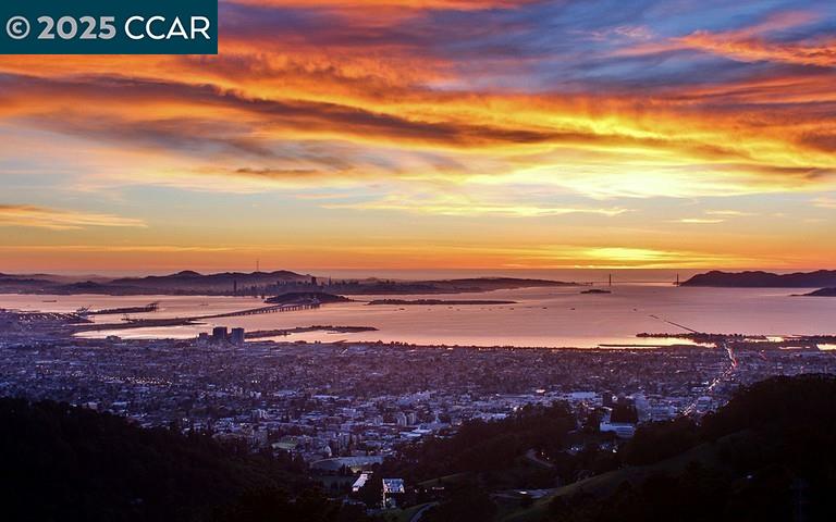 Detail Gallery Image 16 of 22 For 7068 Kenilworth Rd, Oakland,  CA 94705 - – Beds | – Baths