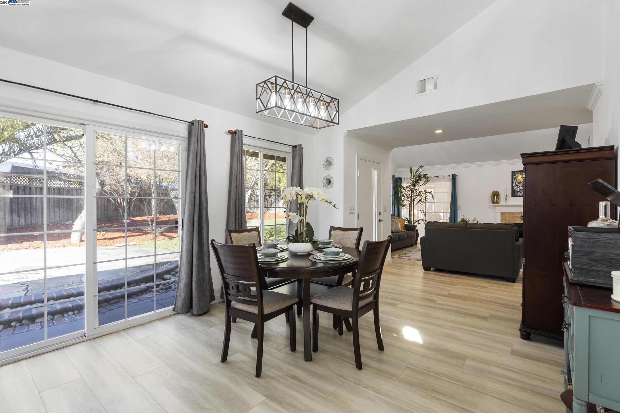 Detail Gallery Image 11 of 39 For 158 Southsun Ct, San Jose,  CA 95138 - 4 Beds | 2 Baths