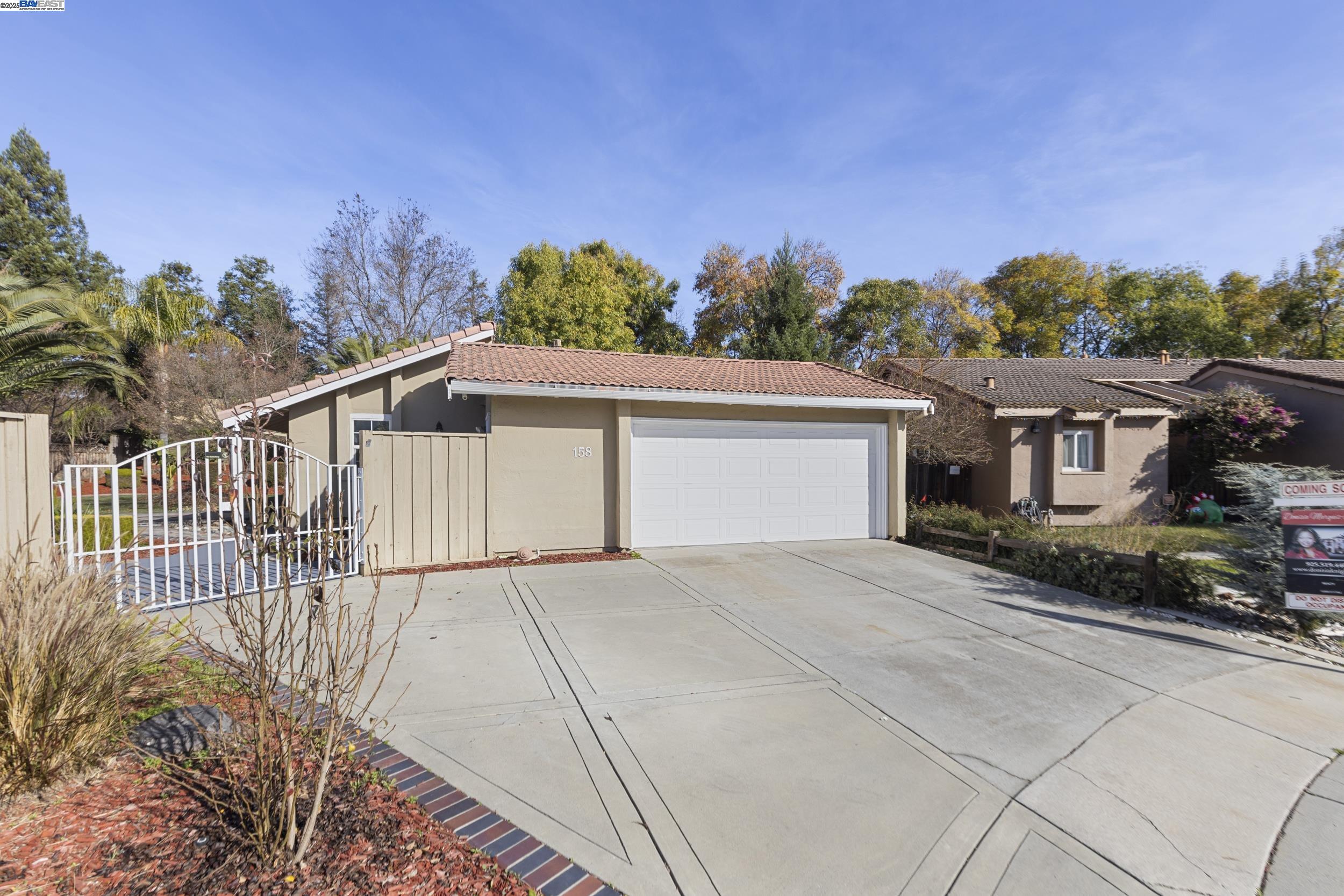 Detail Gallery Image 3 of 39 For 158 Southsun Ct, San Jose,  CA 95138 - 4 Beds | 2 Baths