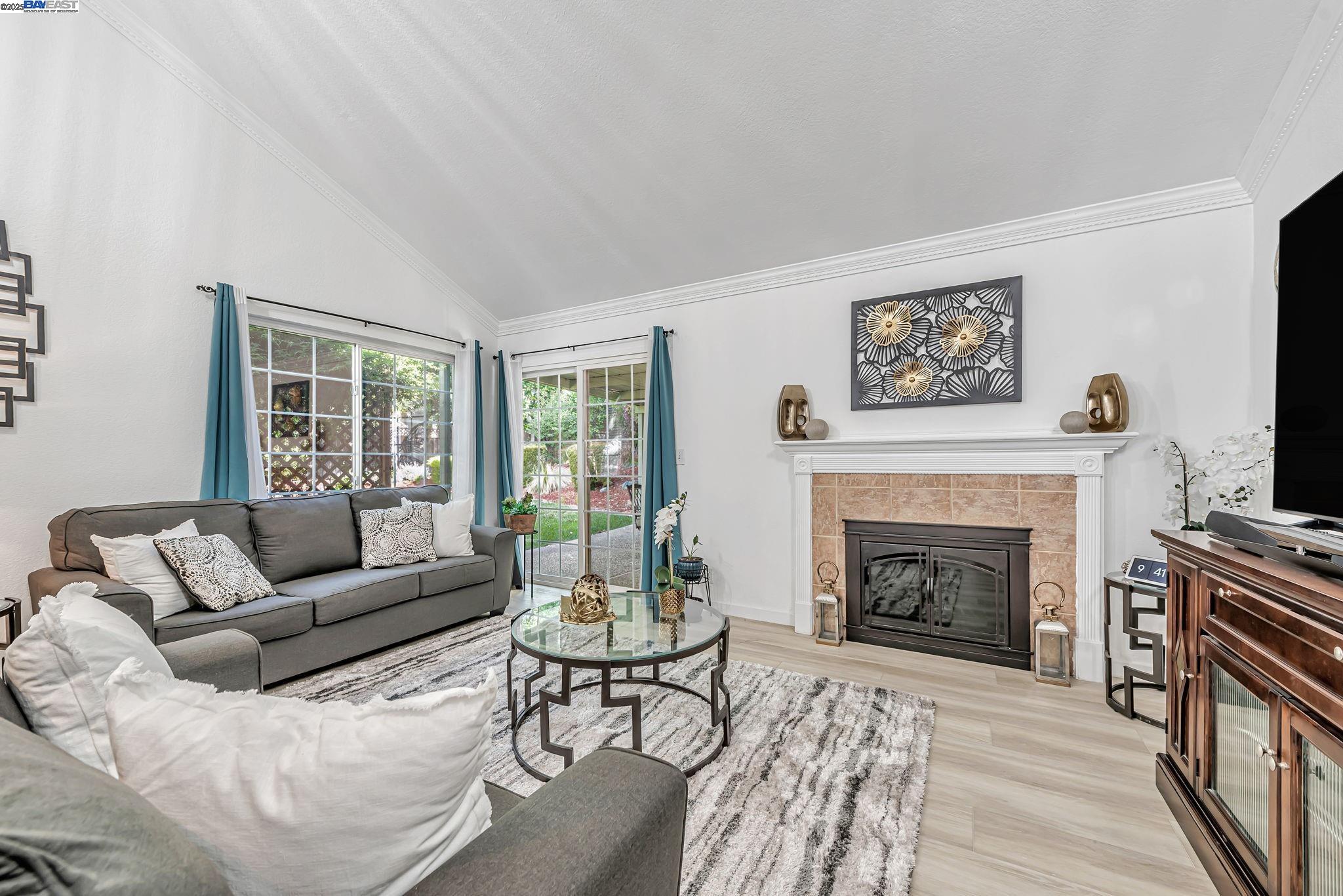 Detail Gallery Image 4 of 48 For 158 Southsun Ct, San Jose,  CA 95138 - 4 Beds | 2 Baths