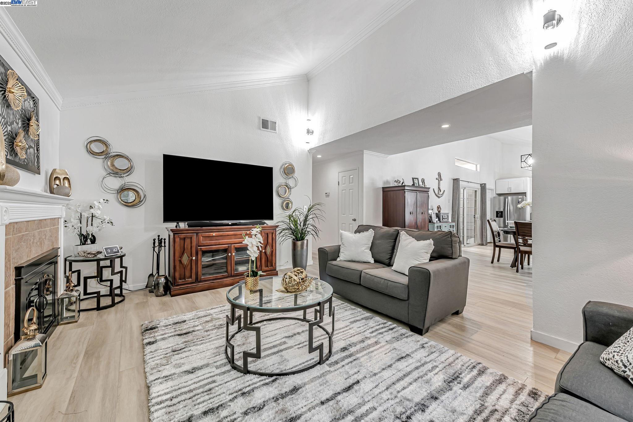 Detail Gallery Image 6 of 48 For 158 Southsun Ct, San Jose,  CA 95138 - 4 Beds | 2 Baths