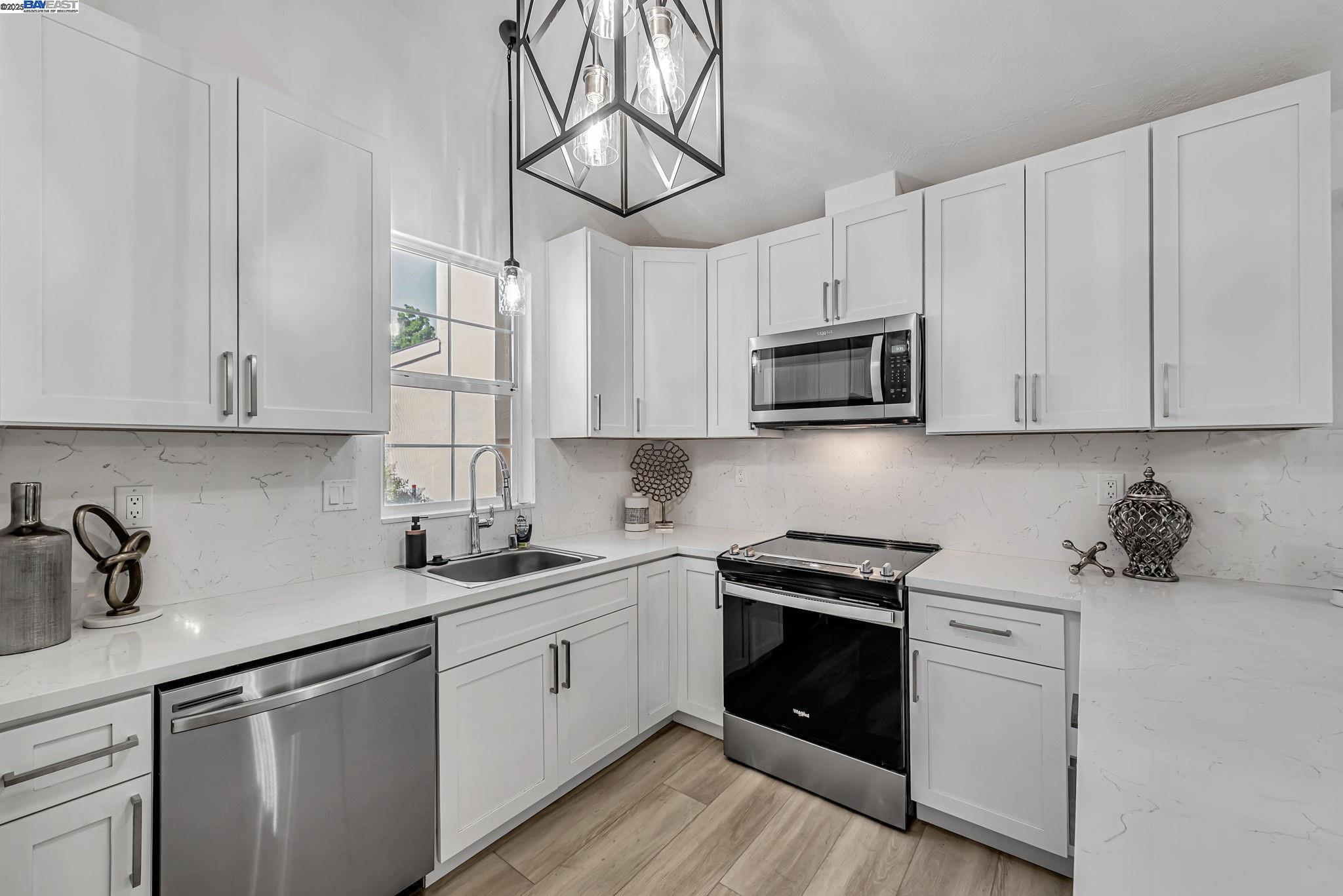 Detail Gallery Image 8 of 48 For 158 Southsun Ct, San Jose,  CA 95138 - 4 Beds | 2 Baths
