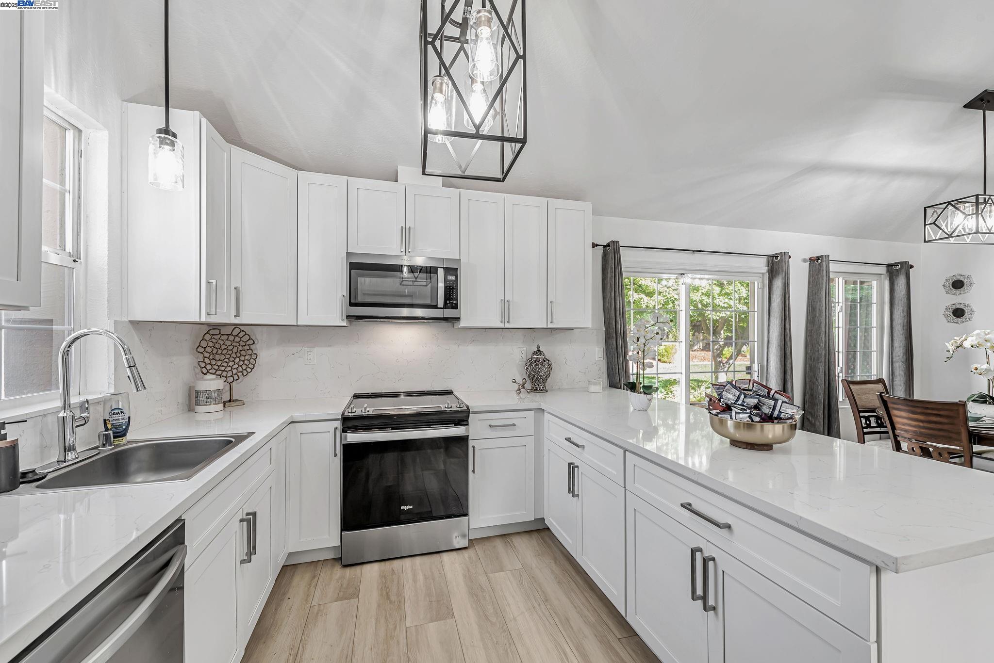 Detail Gallery Image 9 of 48 For 158 Southsun Ct, San Jose,  CA 95138 - 4 Beds | 2 Baths