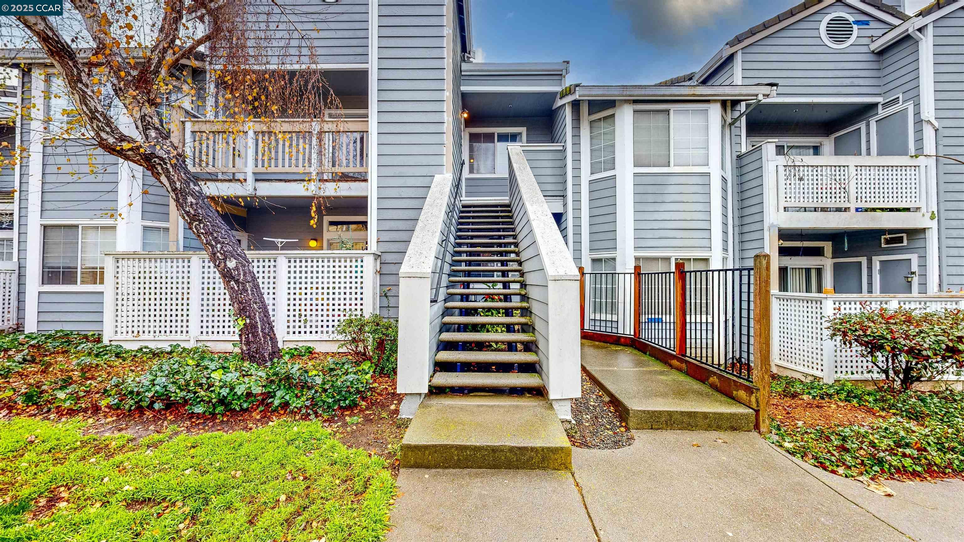 Detail Gallery Image 1 of 39 For 714 Waterford Pl, Pinole,  CA 94564 - 2 Beds | 2 Baths