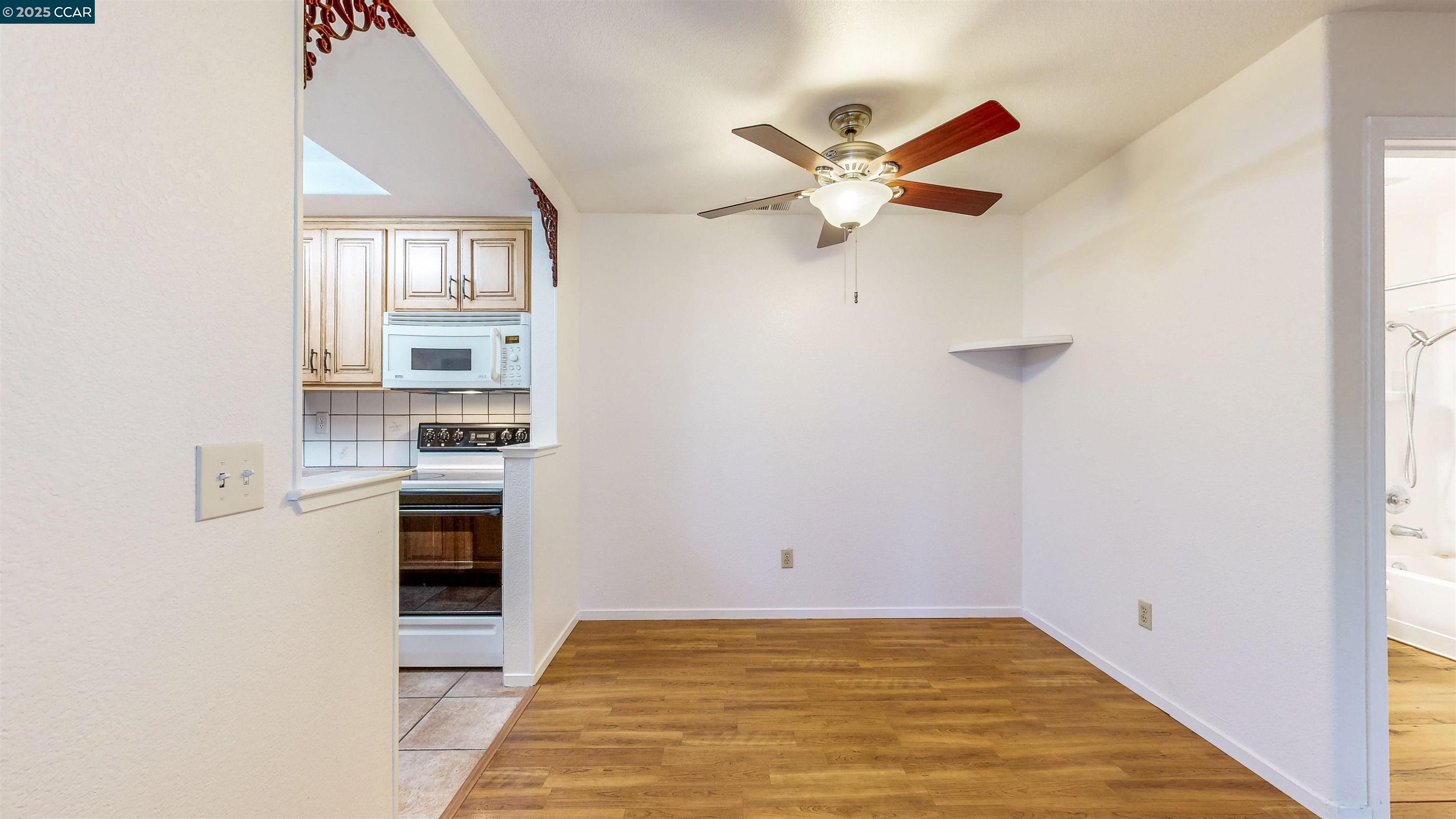 Detail Gallery Image 14 of 39 For 714 Waterford Pl, Pinole,  CA 94564 - 2 Beds | 2 Baths