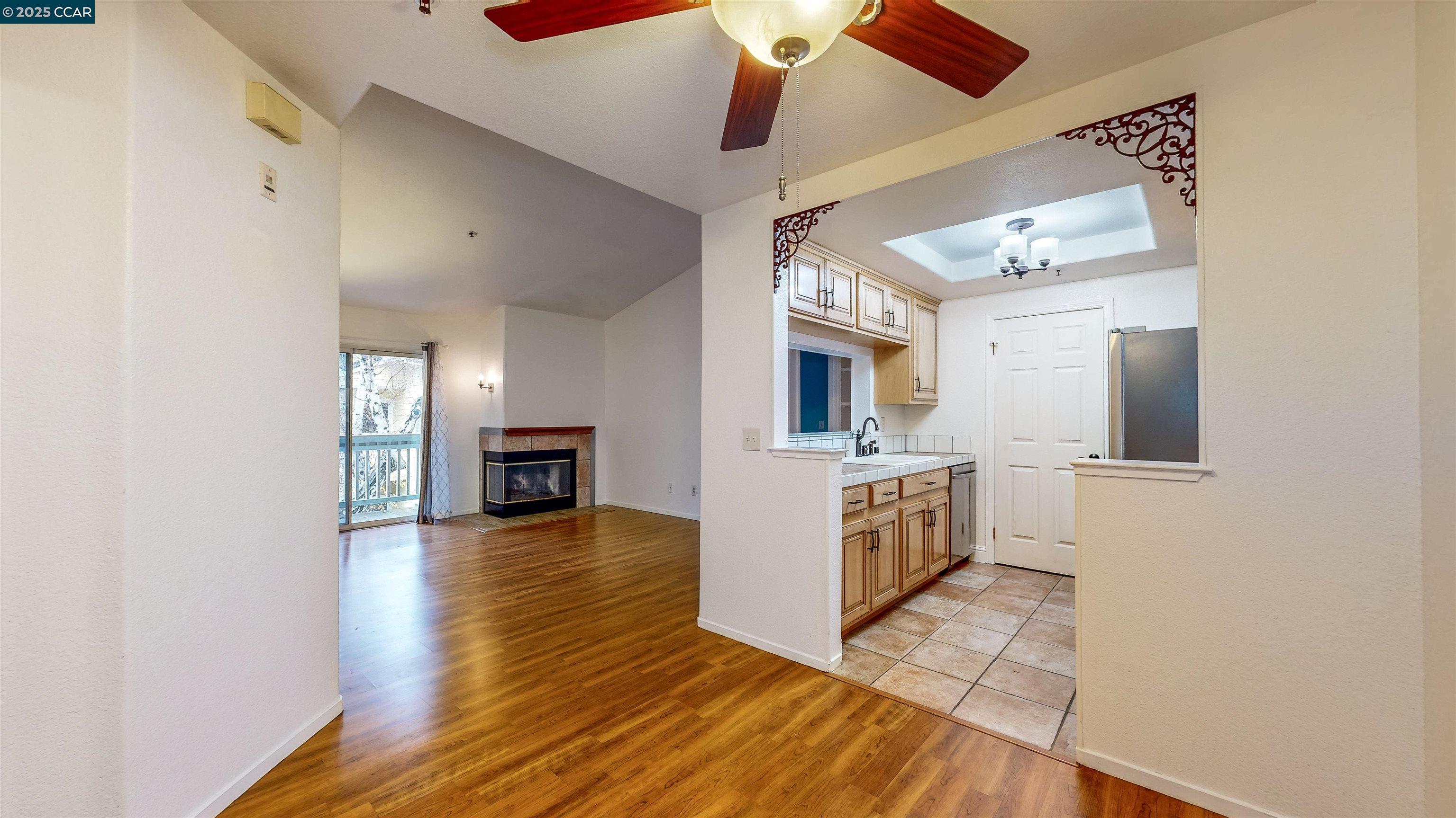 Detail Gallery Image 16 of 39 For 714 Waterford Pl, Pinole,  CA 94564 - 2 Beds | 2 Baths