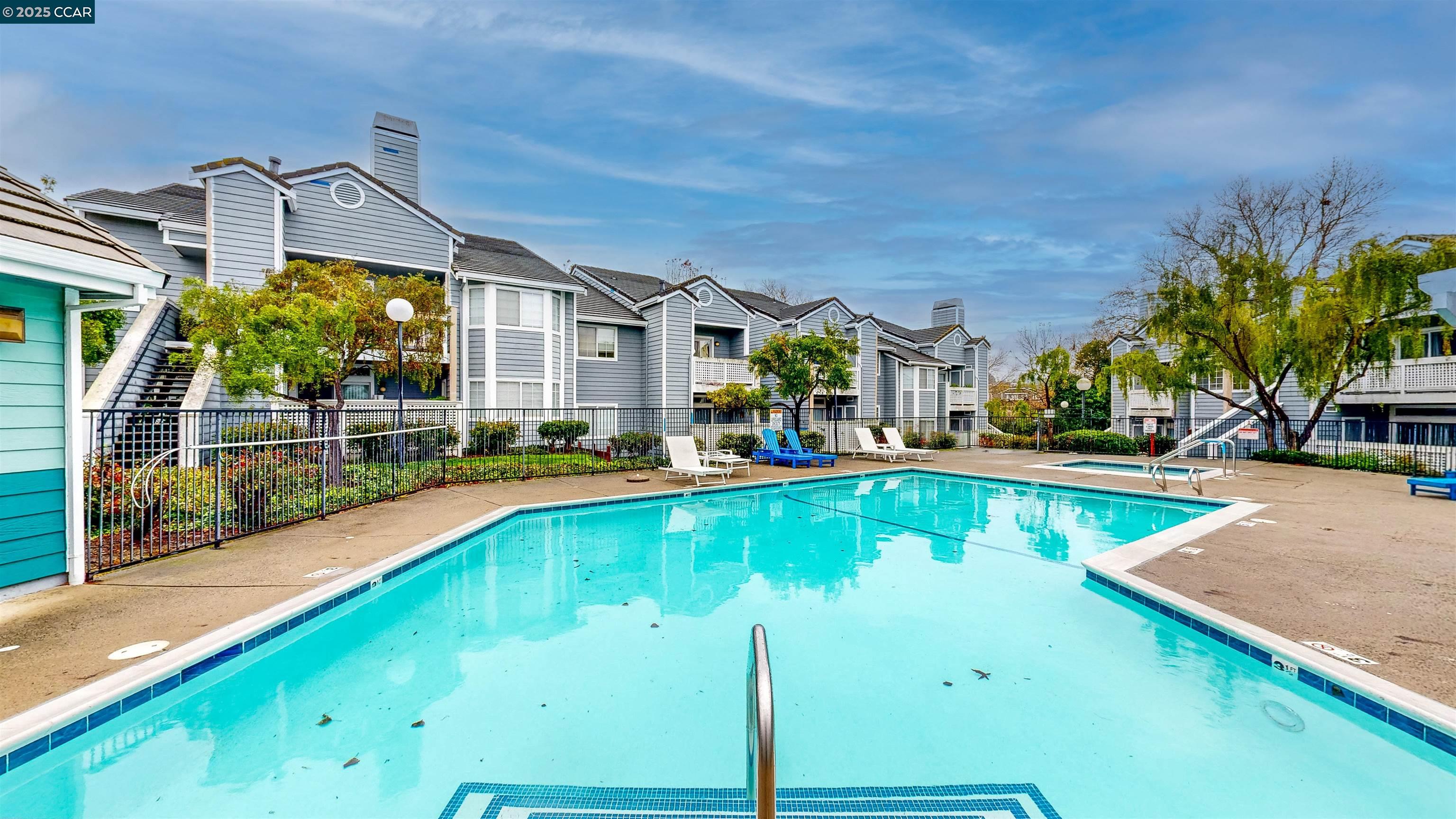 Detail Gallery Image 37 of 39 For 714 Waterford Pl, Pinole,  CA 94564 - 2 Beds | 2 Baths