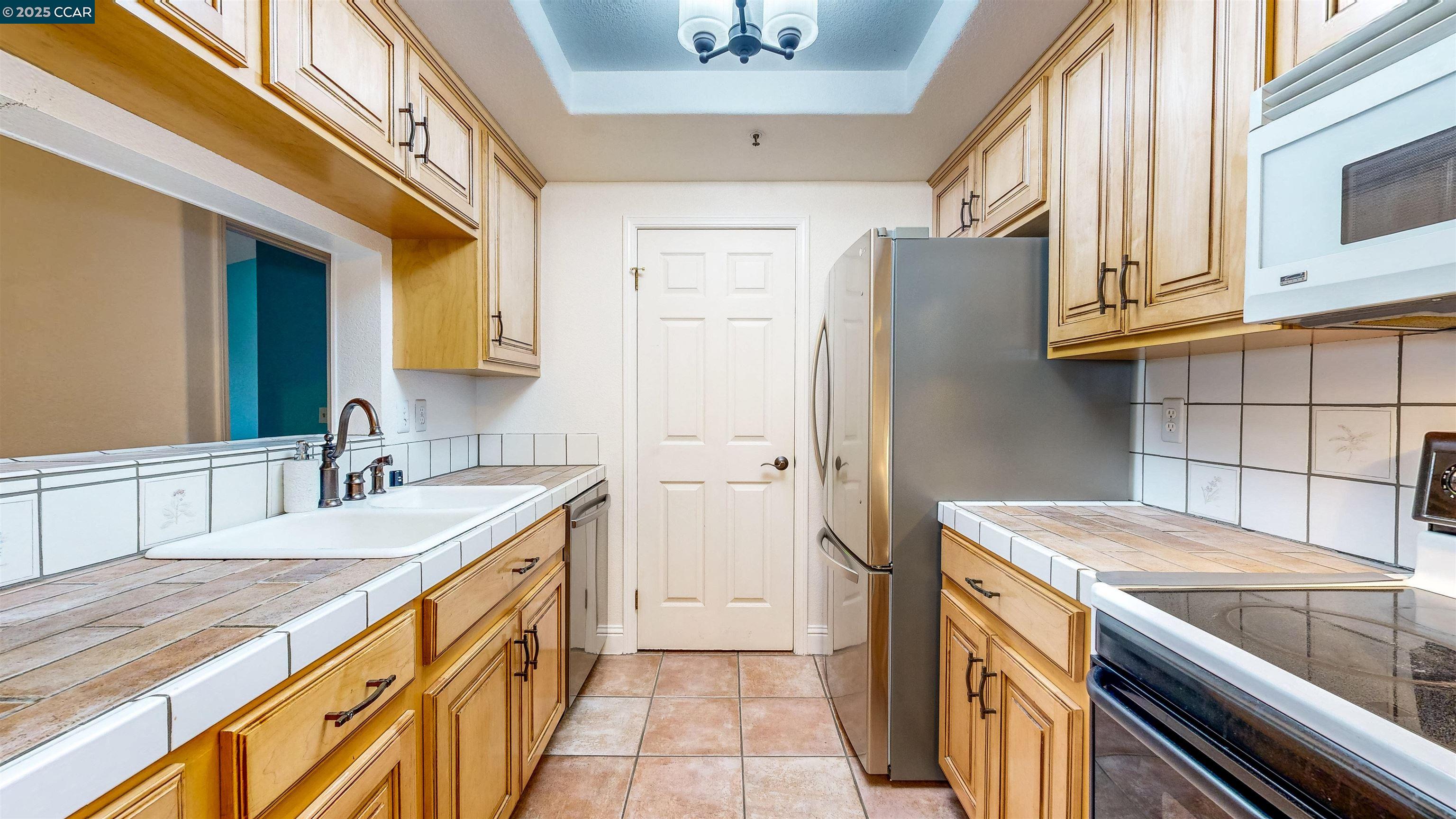 Detail Gallery Image 7 of 39 For 714 Waterford Pl, Pinole,  CA 94564 - 2 Beds | 2 Baths
