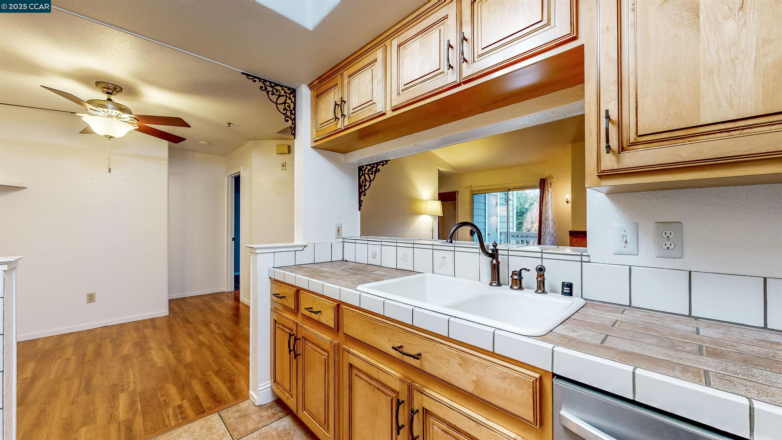 Detail Gallery Image 10 of 39 For 714 Waterford Pl, Pinole,  CA 94564 - 2 Beds | 2 Baths