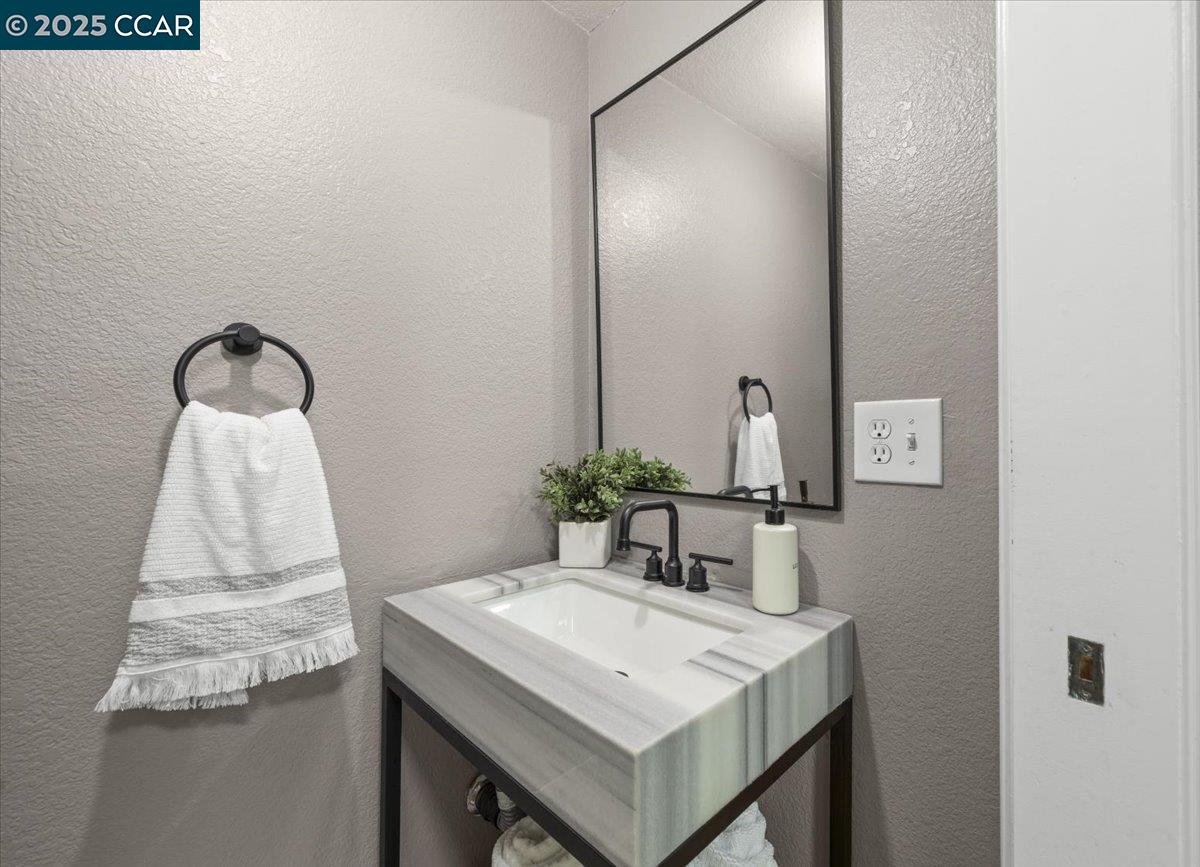 Detail Gallery Image 13 of 21 For 836 Vintage Ave, Fairfield,  CA 94534 - 4 Beds | 2/1 Baths