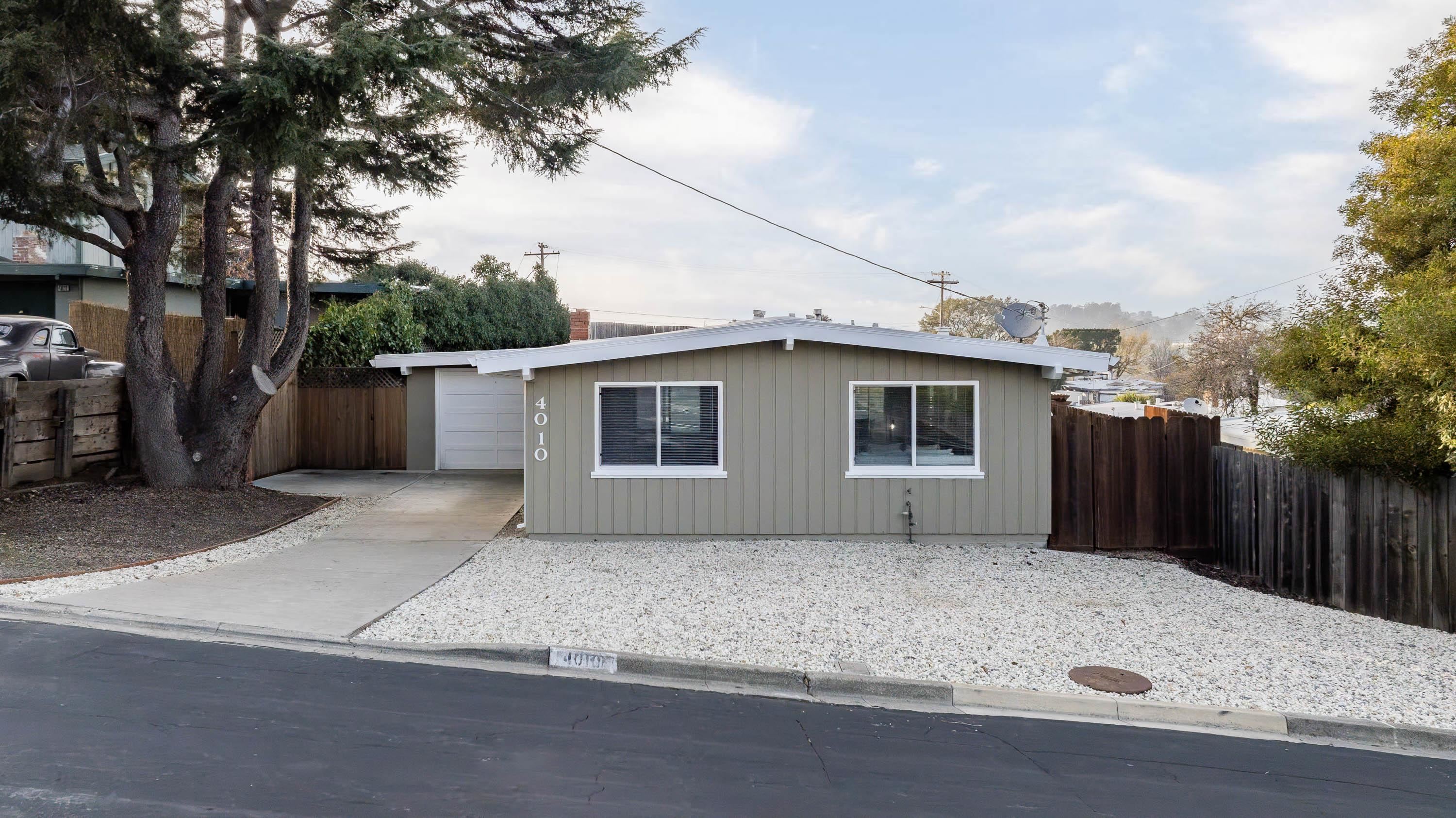 Detail Gallery Image 1 of 1 For 4010 Hillcrest Rd, El Sobrante,  CA 94803 - 3 Beds | 2 Baths