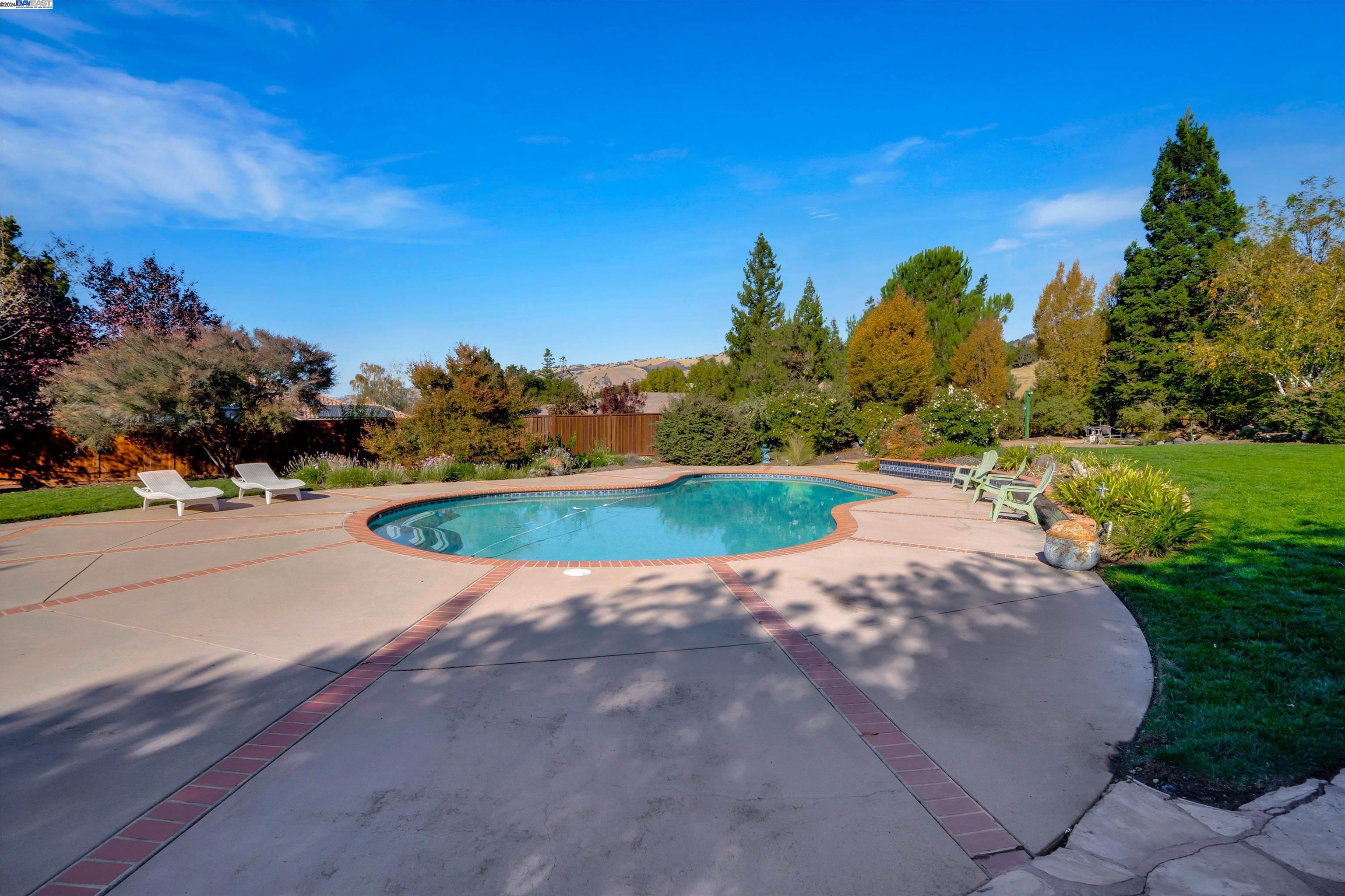 Detail Gallery Image 11 of 60 For 3463 Meadowlands Ln, San Jose,  CA 95135 - 4 Beds | 2 Baths