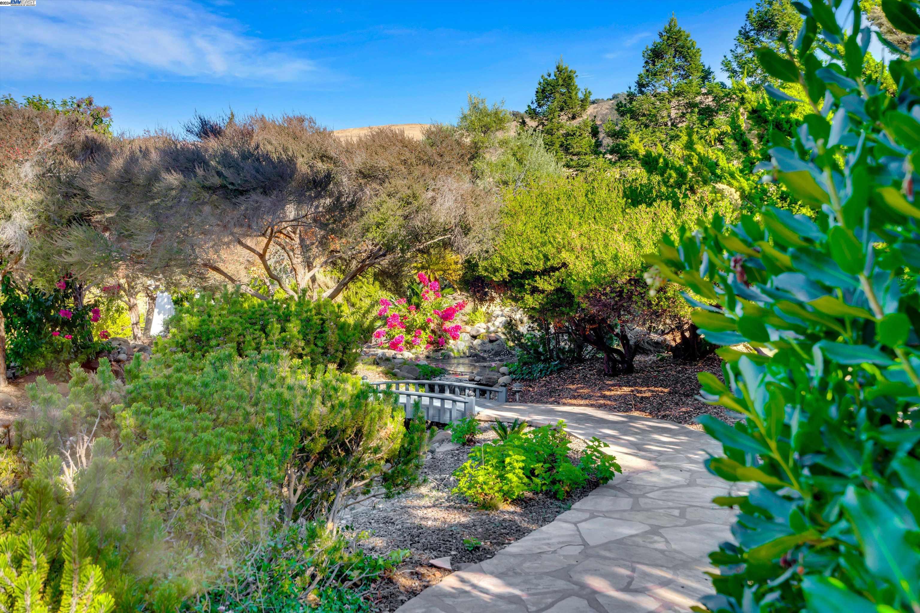Detail Gallery Image 16 of 60 For 3463 Meadowlands Ln, San Jose,  CA 95135 - 4 Beds | 2 Baths