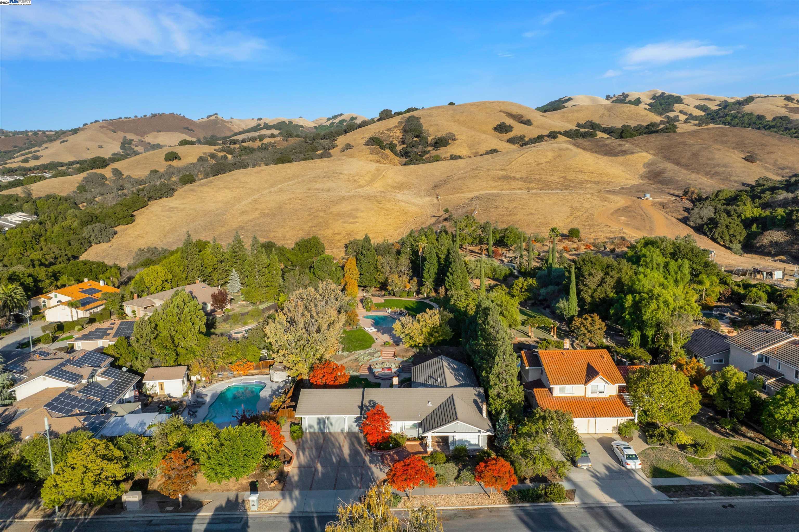 Detail Gallery Image 4 of 60 For 3463 Meadowlands Ln, San Jose,  CA 95135 - 4 Beds | 2 Baths