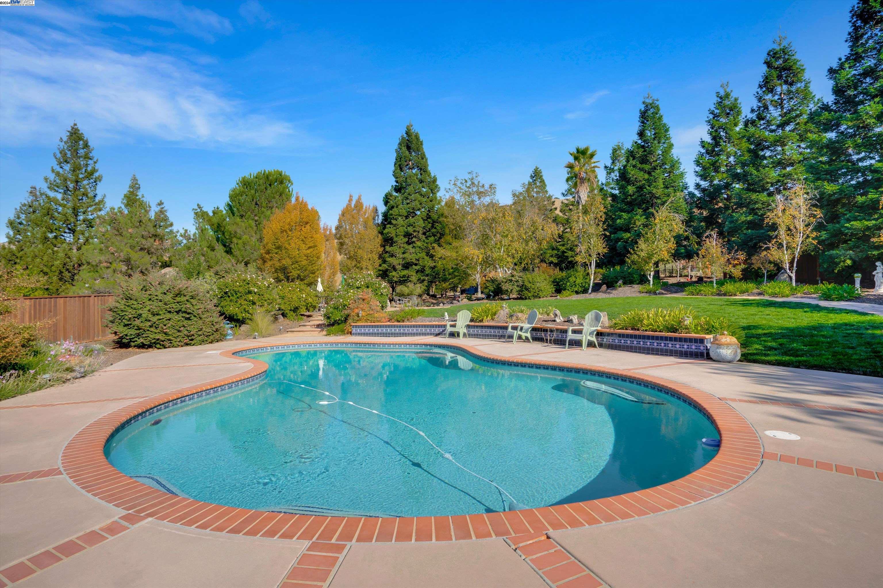Detail Gallery Image 9 of 60 For 3463 Meadowlands Ln, San Jose,  CA 95135 - 4 Beds | 2 Baths