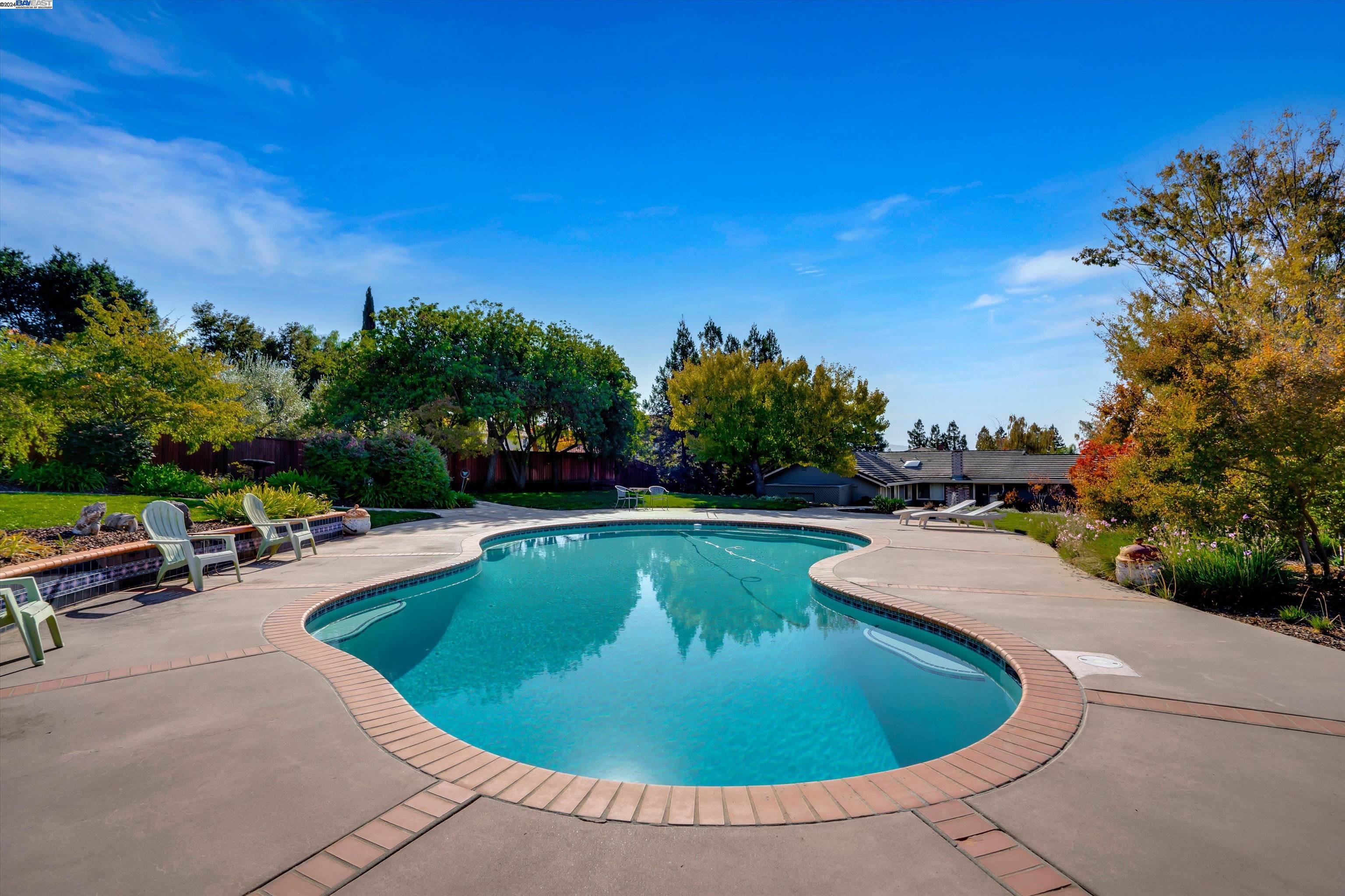 Detail Gallery Image 10 of 60 For 3463 Meadowlands Ln, San Jose,  CA 95135 - 4 Beds | 2 Baths
