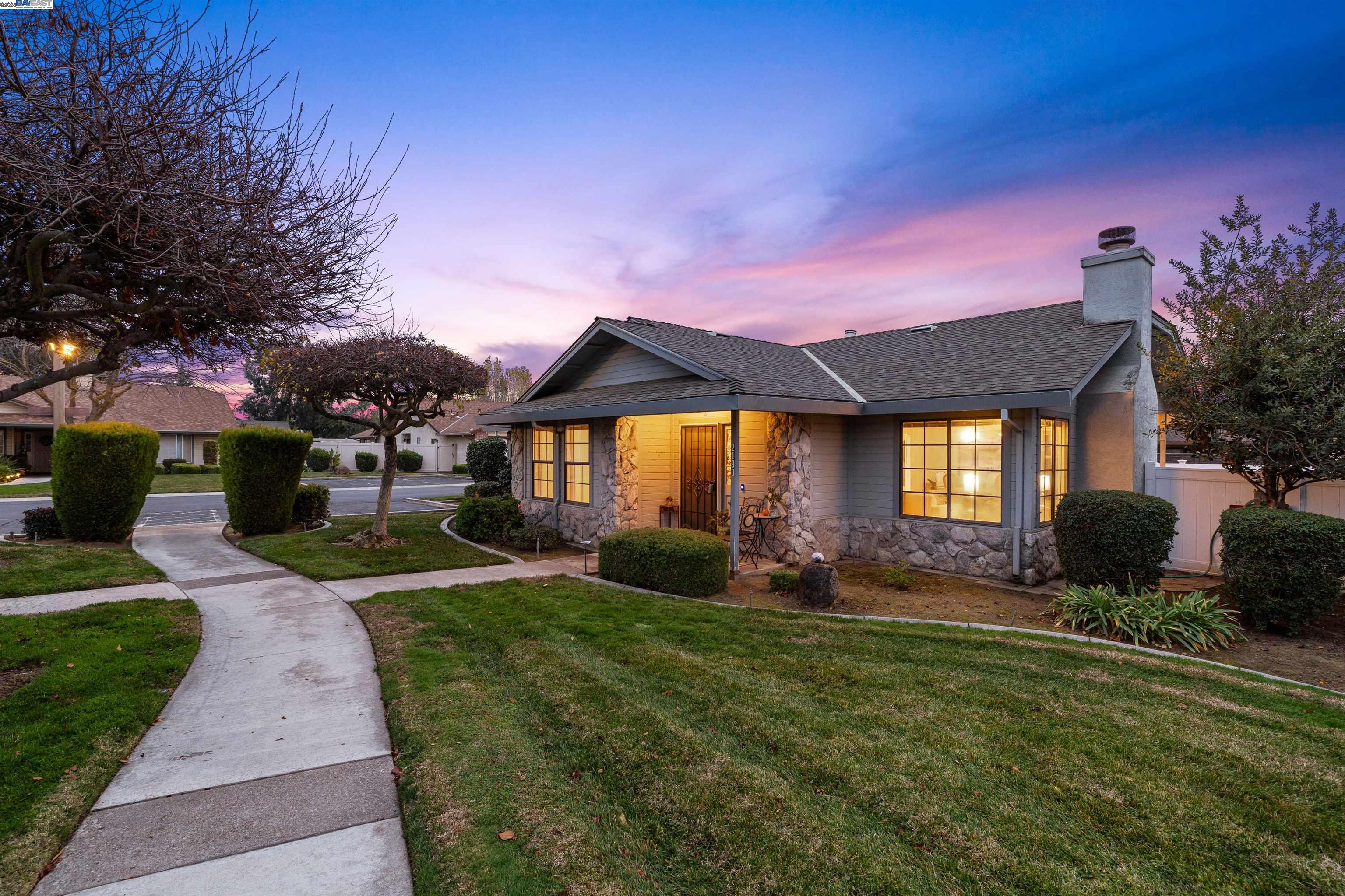 Detail Gallery Image 1 of 60 For 2190 Lady Clare Walk, Manteca,  CA 95336 - 2 Beds | 2 Baths