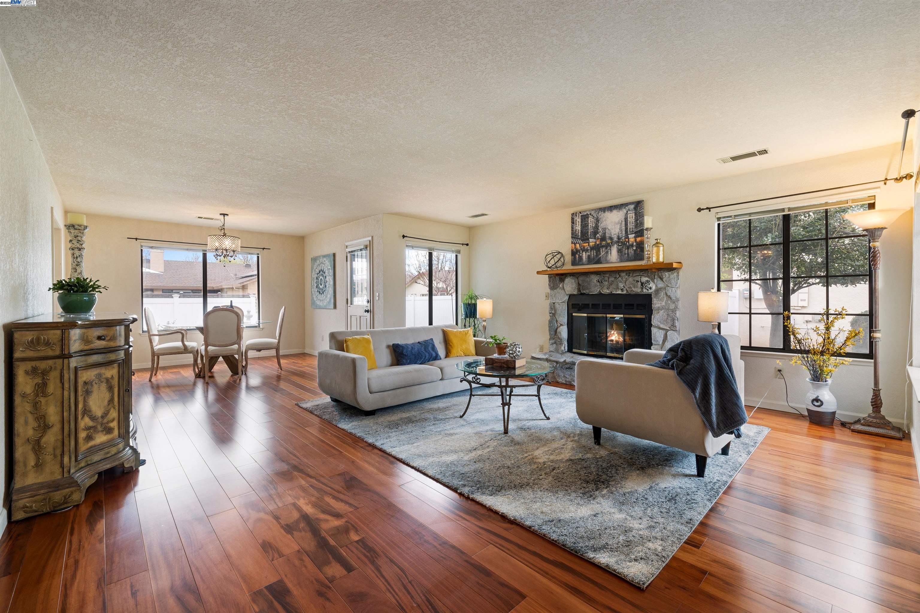 Detail Gallery Image 11 of 60 For 2190 Lady Clare Walk, Manteca,  CA 95336 - 2 Beds | 2 Baths