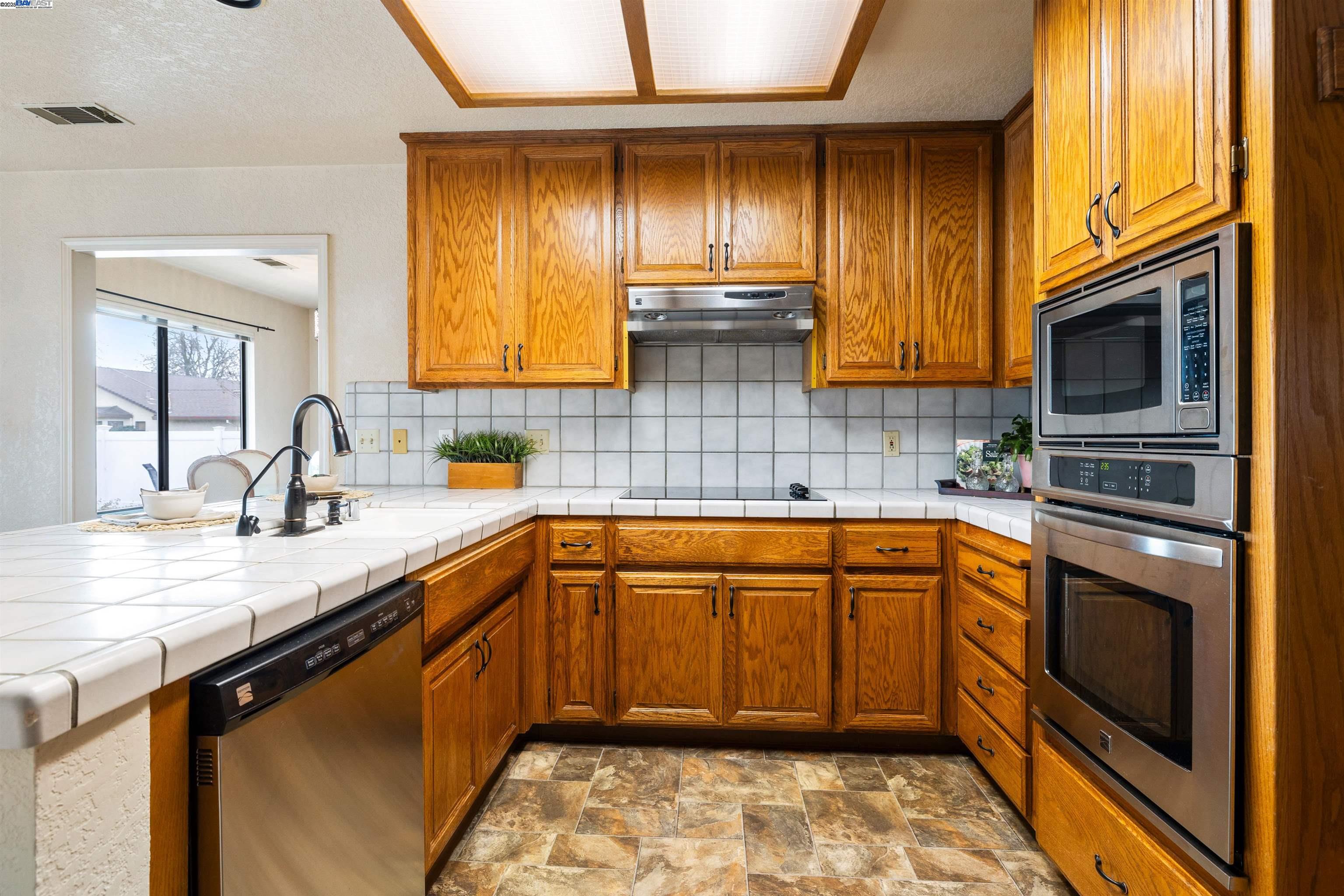 Detail Gallery Image 20 of 60 For 2190 Lady Clare Walk, Manteca,  CA 95336 - 2 Beds | 2 Baths