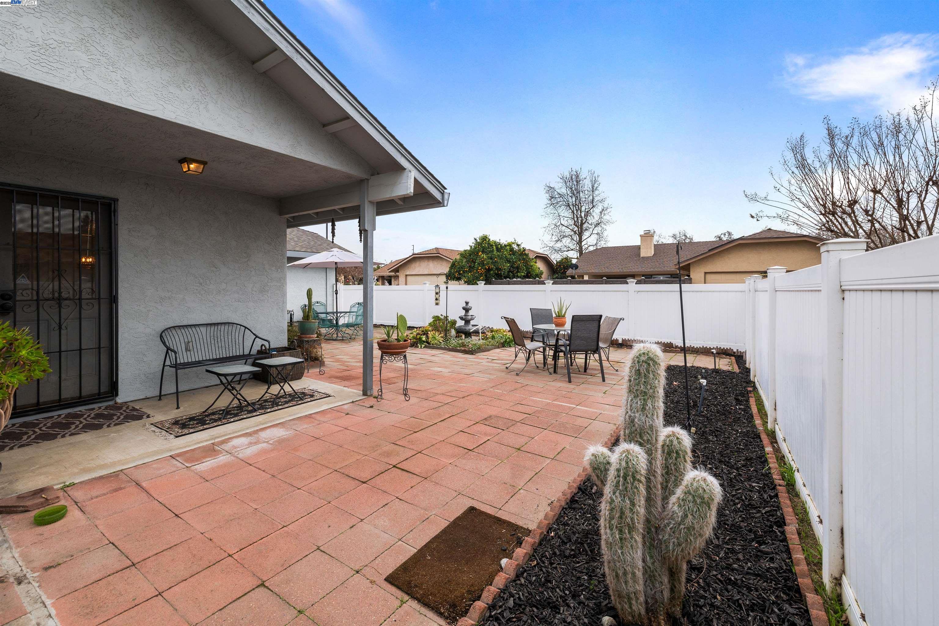 Detail Gallery Image 32 of 60 For 2190 Lady Clare Walk, Manteca,  CA 95336 - 2 Beds | 2 Baths