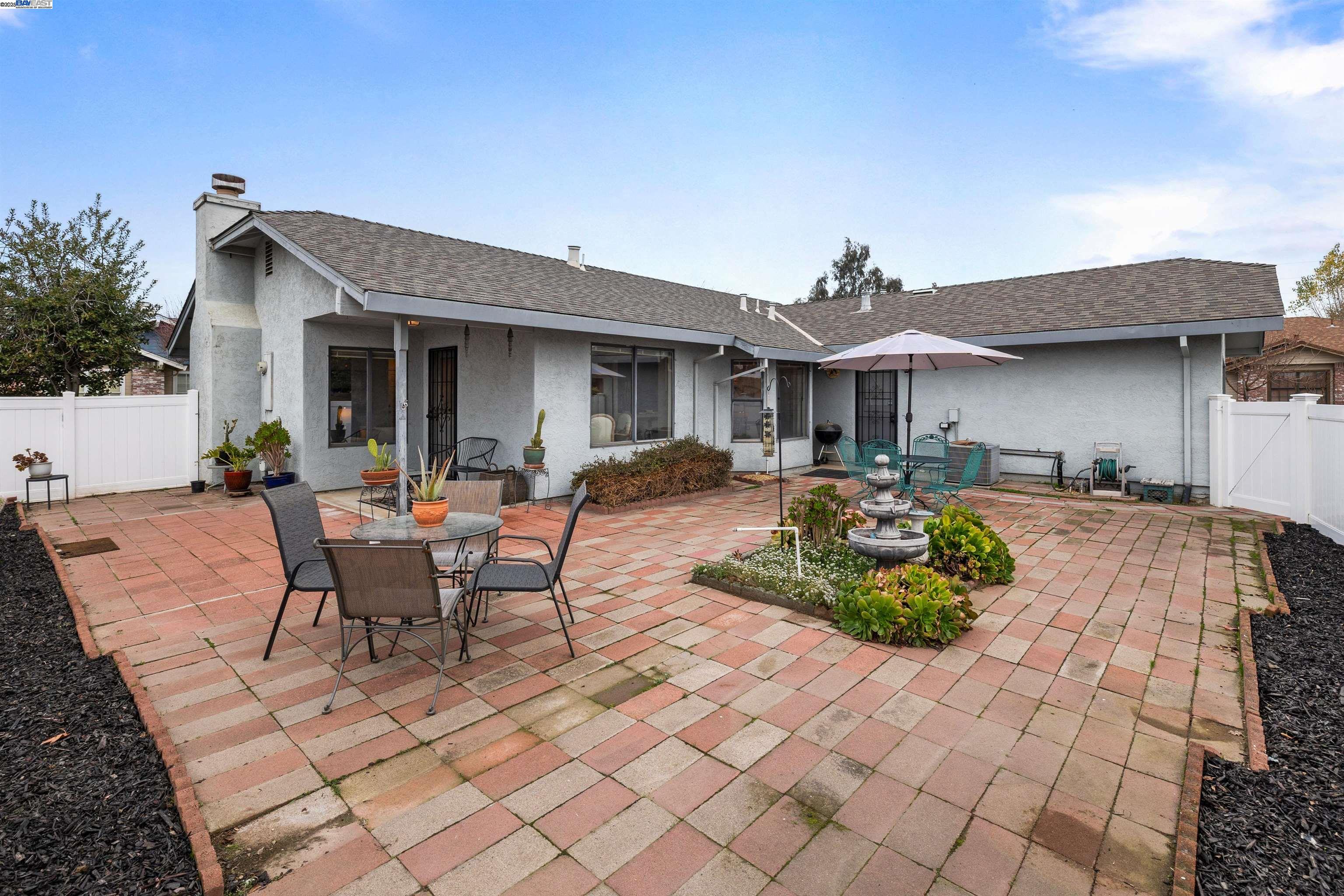 Detail Gallery Image 33 of 60 For 2190 Lady Clare Walk, Manteca,  CA 95336 - 2 Beds | 2 Baths