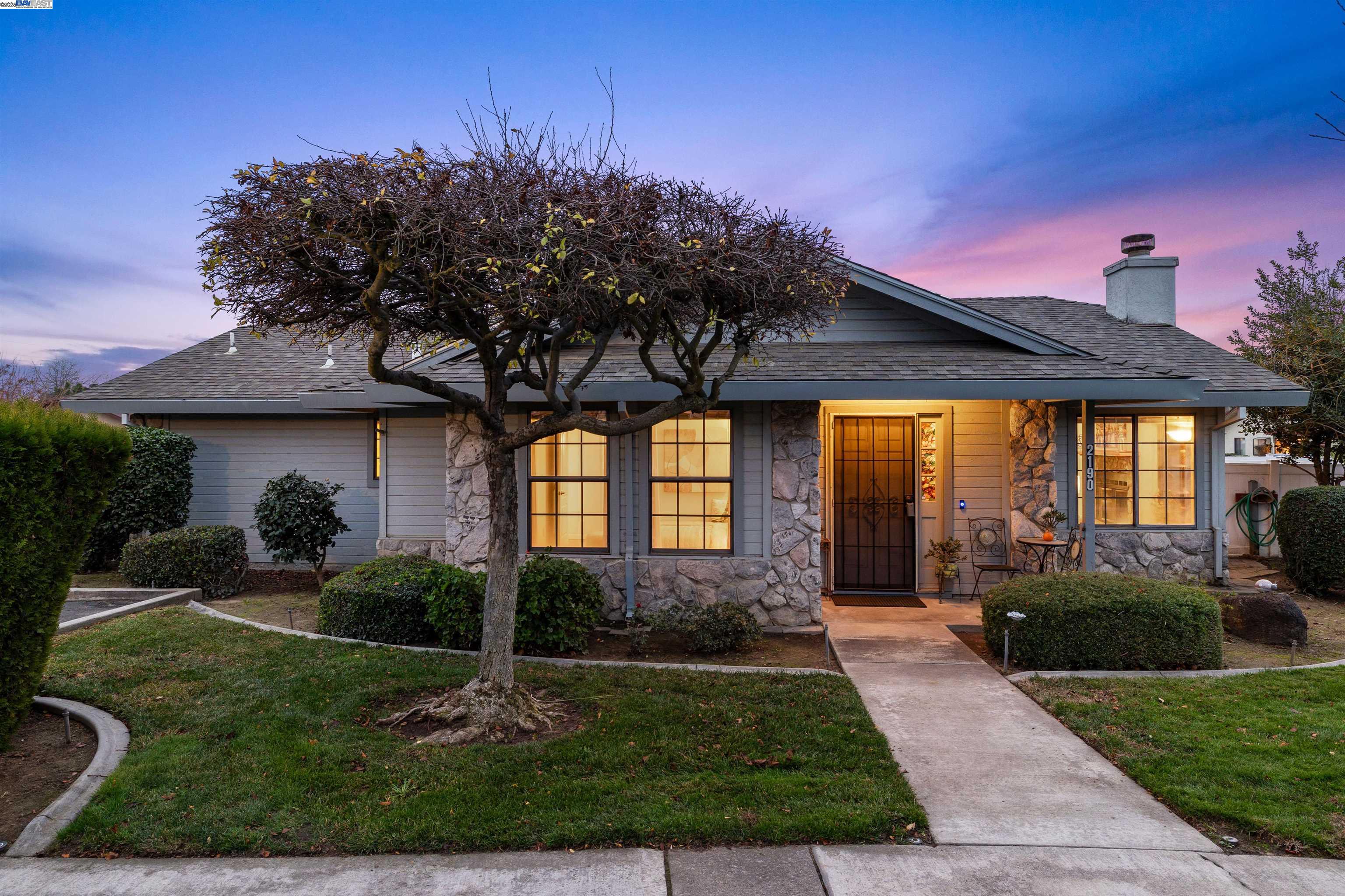 Detail Gallery Image 5 of 60 For 2190 Lady Clare Walk, Manteca,  CA 95336 - 2 Beds | 2 Baths