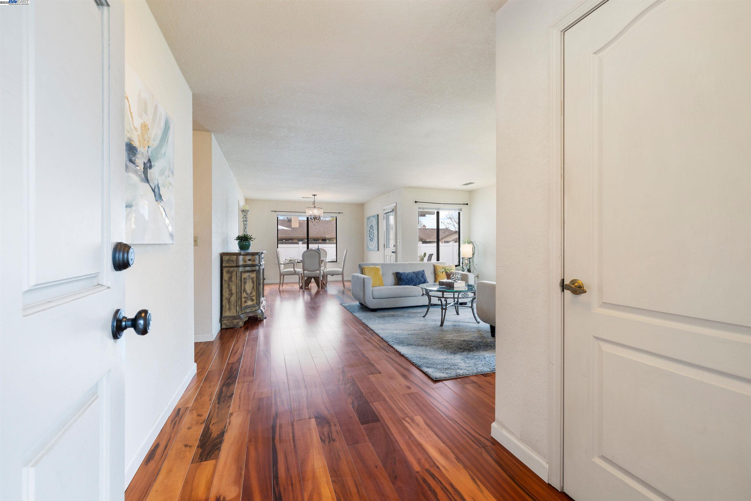 Detail Gallery Image 10 of 60 For 2190 Lady Clare Walk, Manteca,  CA 95336 - 2 Beds | 2 Baths