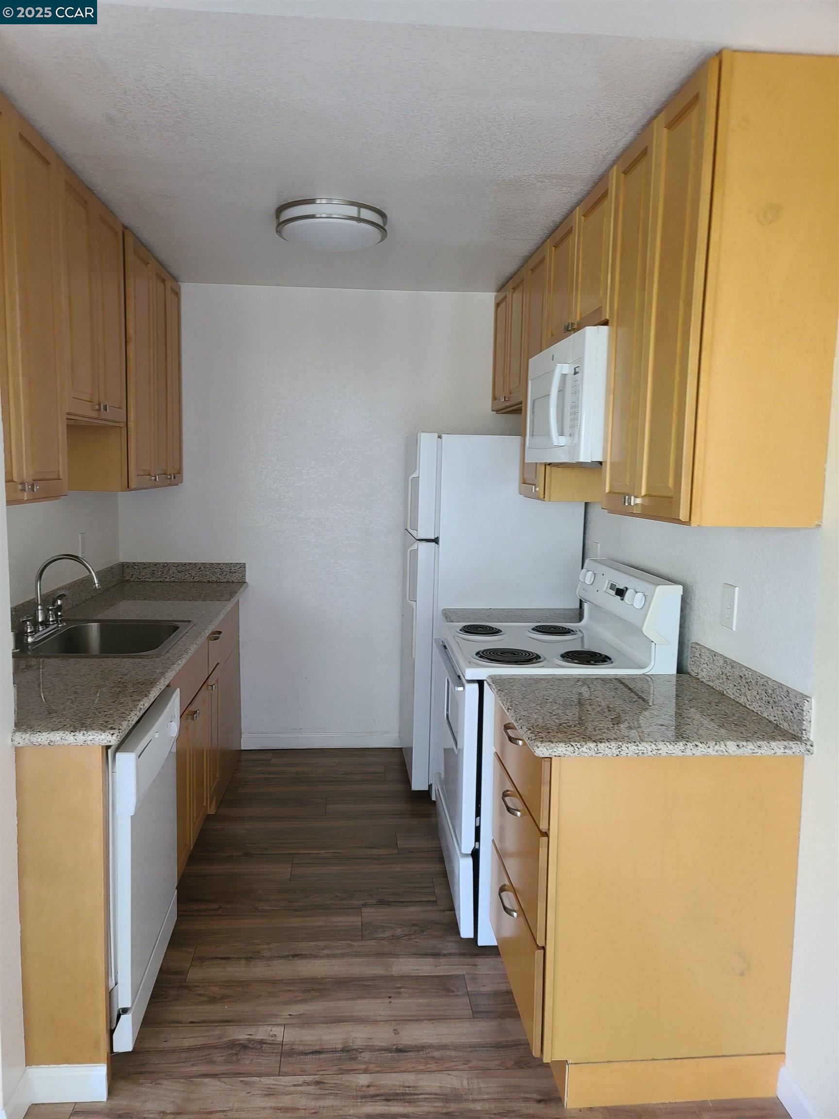 Detail Gallery Image 4 of 7 For 124 Benson Avenue #2,  Vallejo,  CA 94590 - 2 Beds | 1 Baths