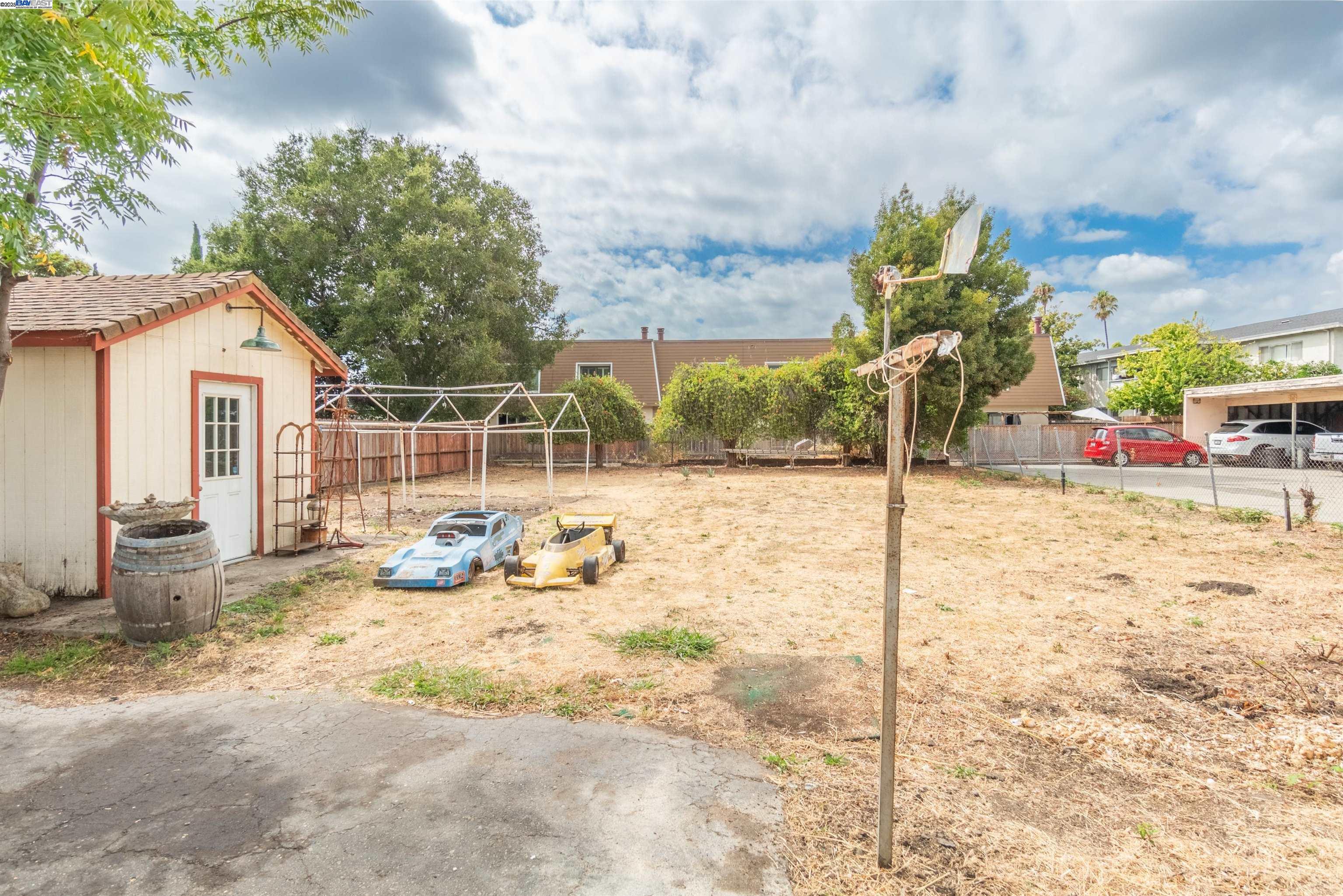 Detail Gallery Image 2 of 12 For 20393 Anita Ave, Castro Valley,  CA 94546 - – Beds | – Baths