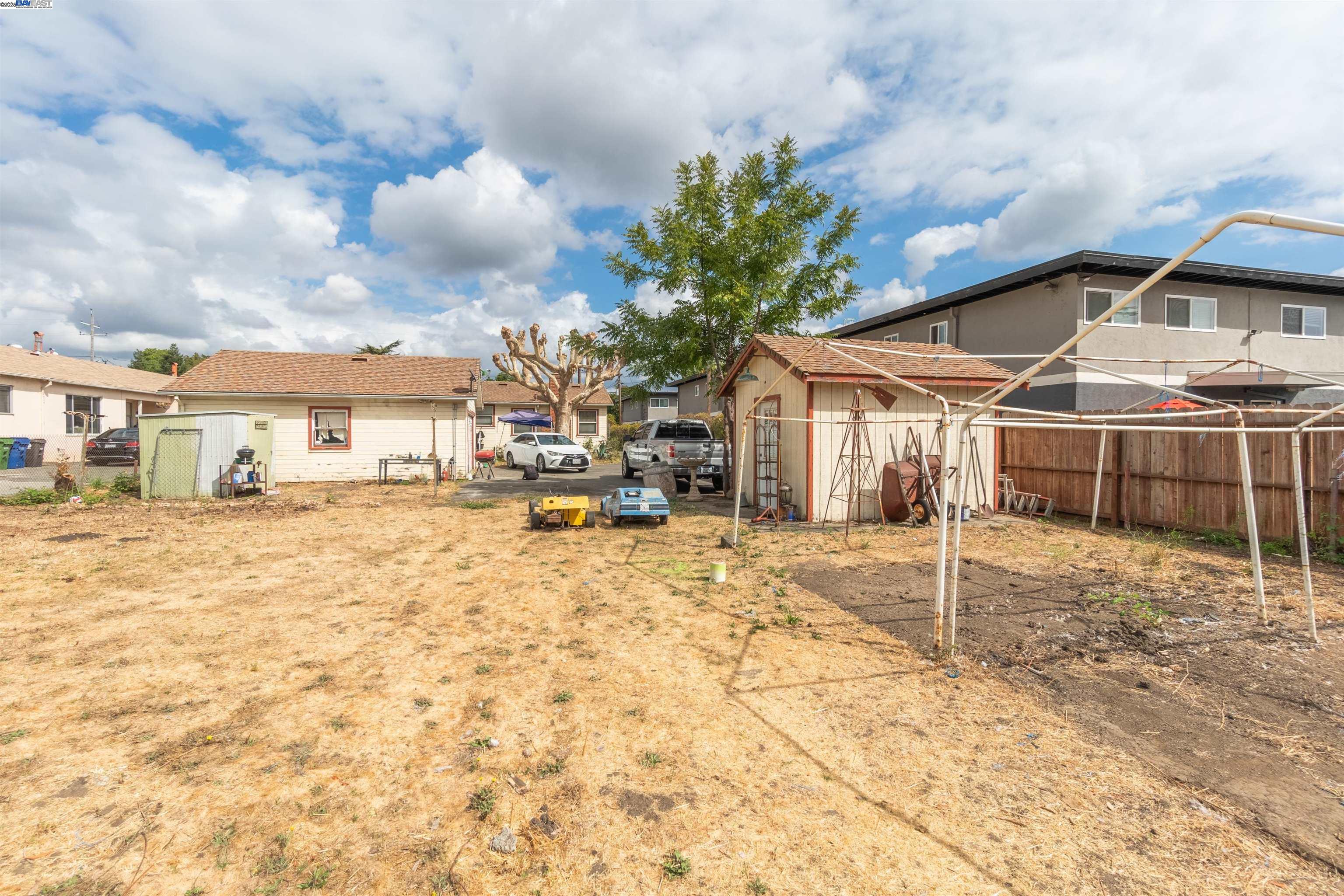 Detail Gallery Image 4 of 12 For 20393 Anita Ave, Castro Valley,  CA 94546 - – Beds | – Baths