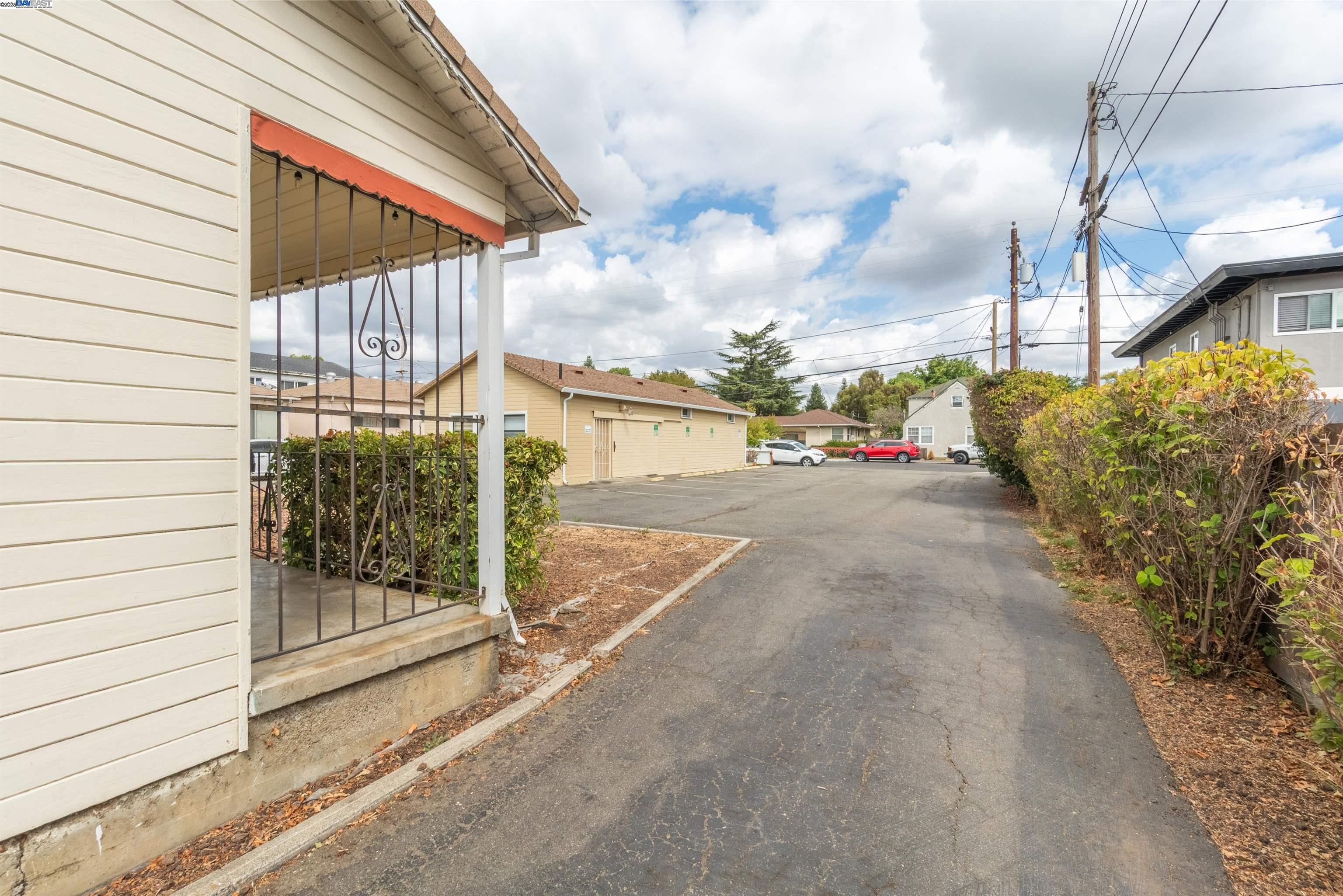 Detail Gallery Image 7 of 12 For 20393 Anita Ave, Castro Valley,  CA 94546 - – Beds | – Baths