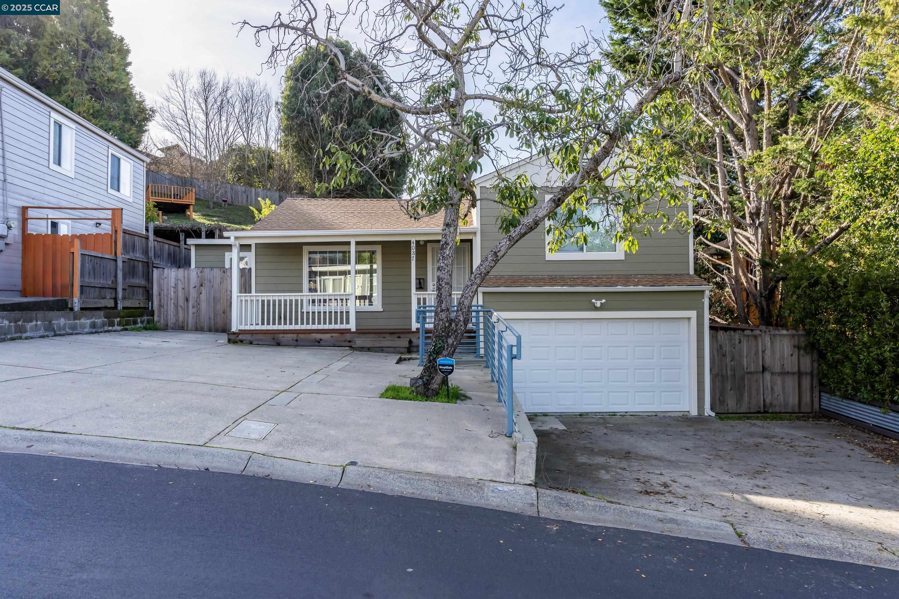 Detail Gallery Image 1 of 1 For 4087 La Colina Rd, El Sobrante,  CA 94803 - 3 Beds | 2 Baths