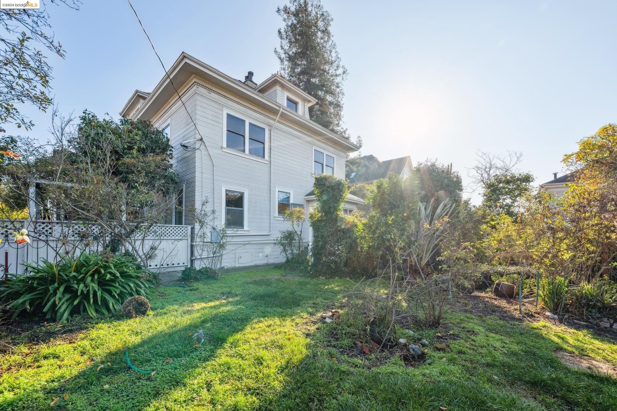 2049 10th Ave