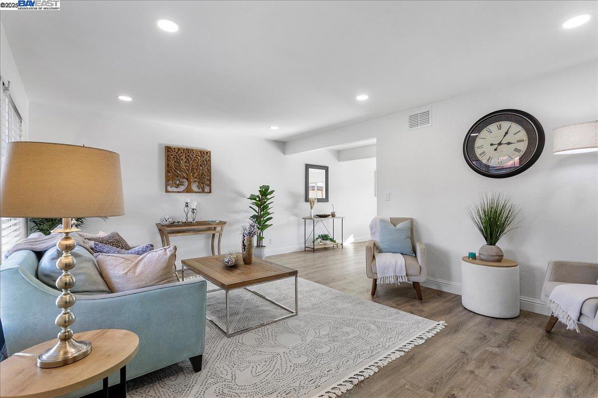 Photo #3: 41081739 Listing 