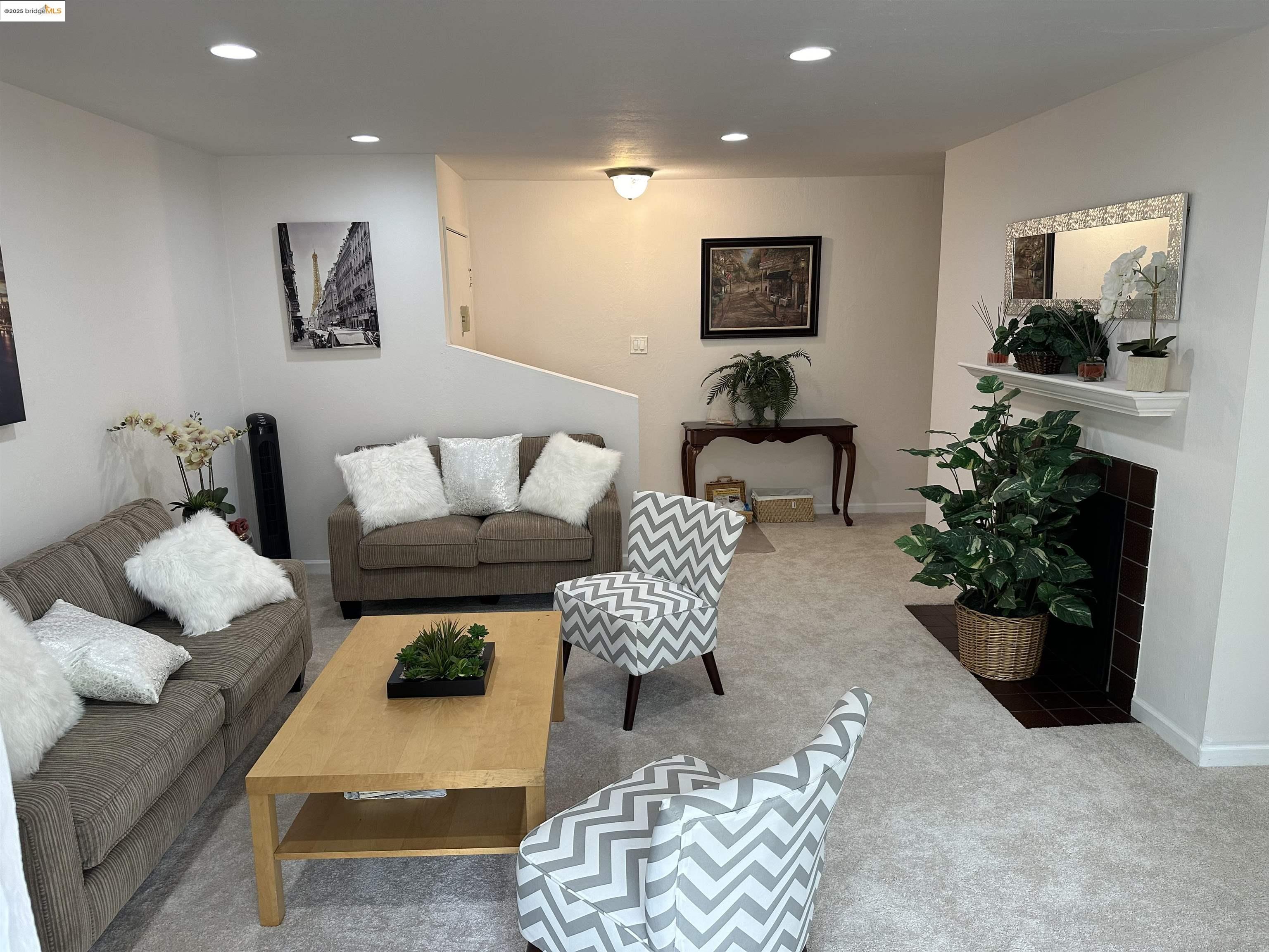 Photo #2: 41081759 Listing 