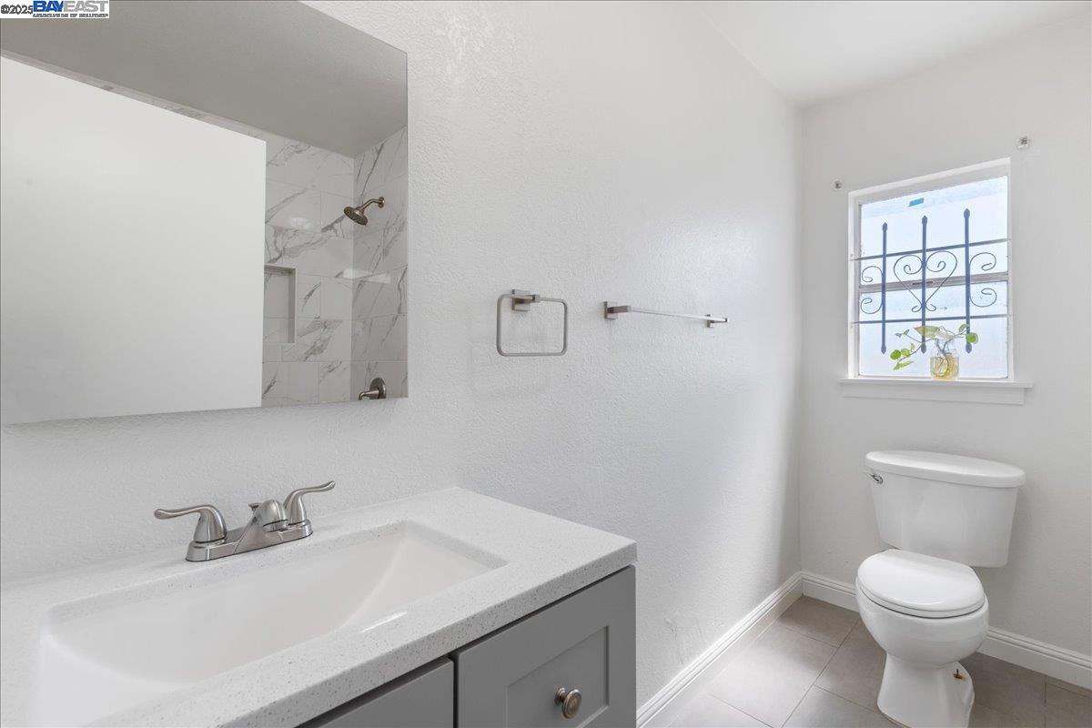 Detail Gallery Image 11 of 52 For 3214 13th Ave, Oakland,  CA 94610 - 4 Beds | 2 Baths