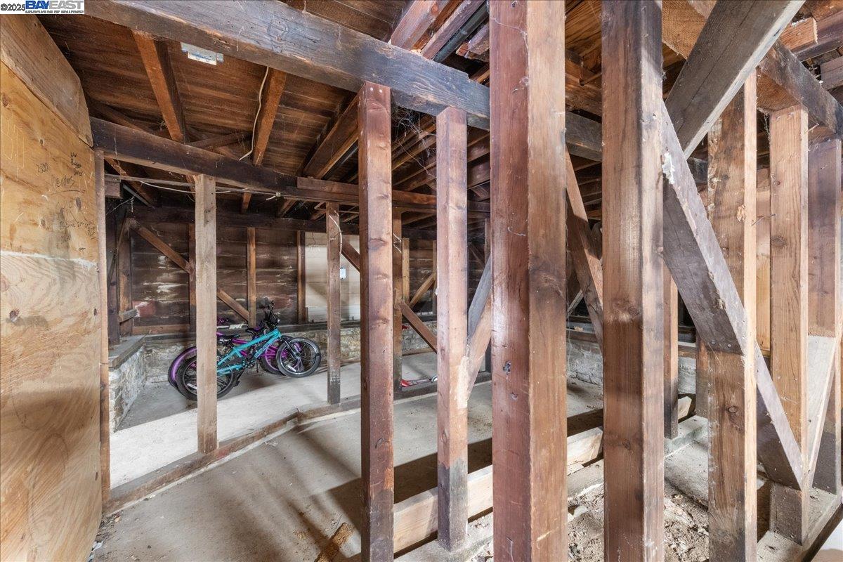 Detail Gallery Image 22 of 52 For 3214 13th Ave, Oakland,  CA 94610 - 4 Beds | 2 Baths