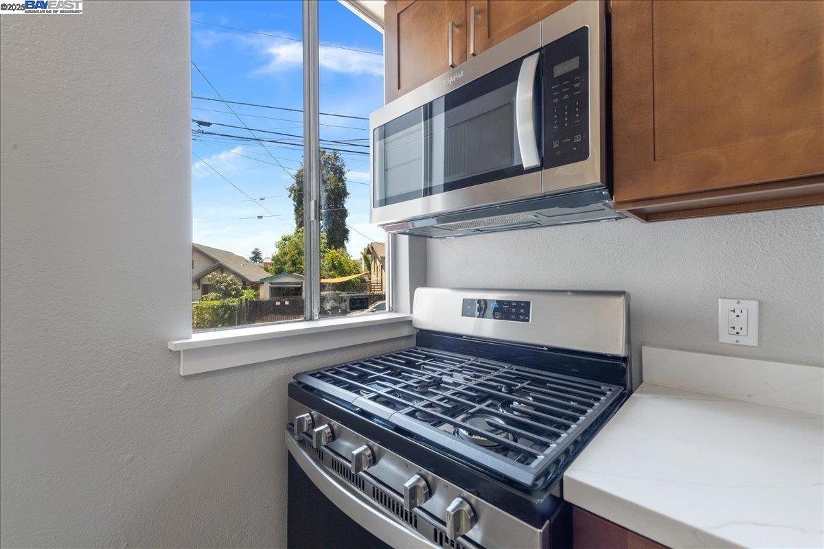 Detail Gallery Image 31 of 52 For 3214 13th Ave, Oakland,  CA 94610 - 4 Beds | 2 Baths