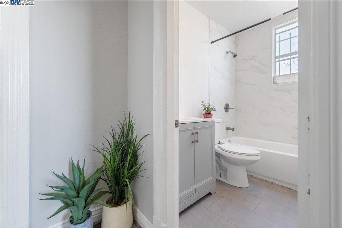 Detail Gallery Image 39 of 52 For 3214 13th Ave, Oakland,  CA 94610 - 4 Beds | 2 Baths