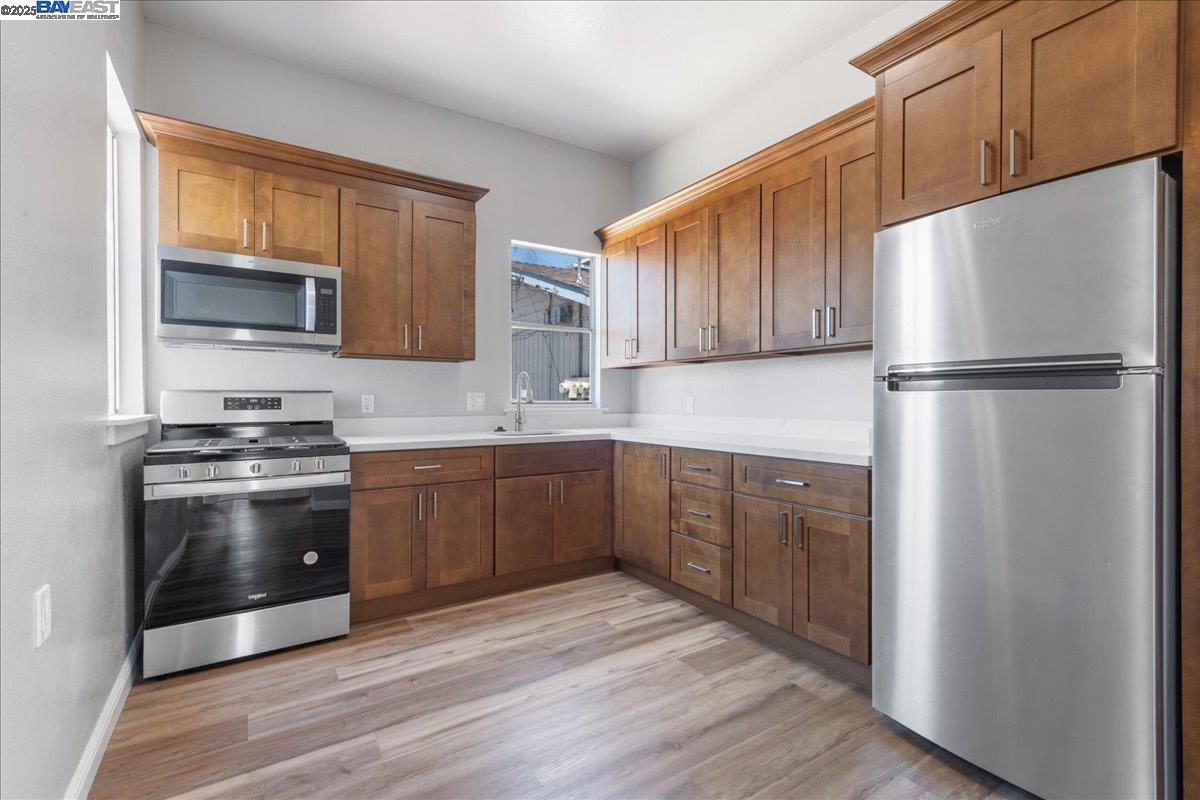 Detail Gallery Image 6 of 52 For 3214 13th Ave, Oakland,  CA 94610 - 4 Beds | 2 Baths