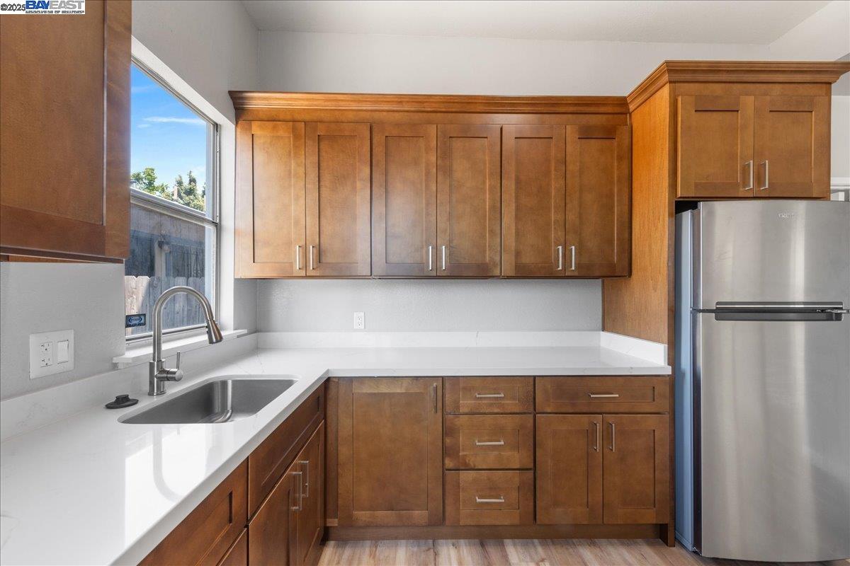 Detail Gallery Image 8 of 52 For 3214 13th Ave, Oakland,  CA 94610 - 4 Beds | 2 Baths