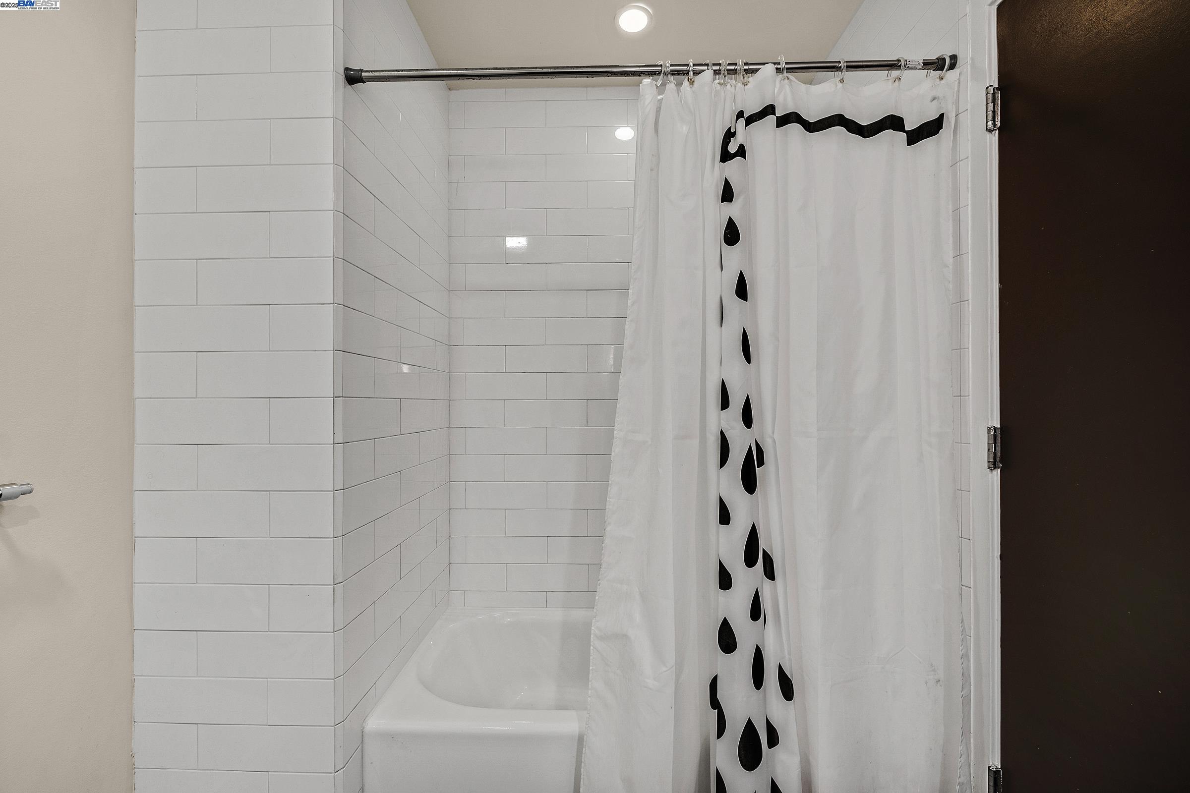 Photo #33: 41081779 Listing: Photo #33