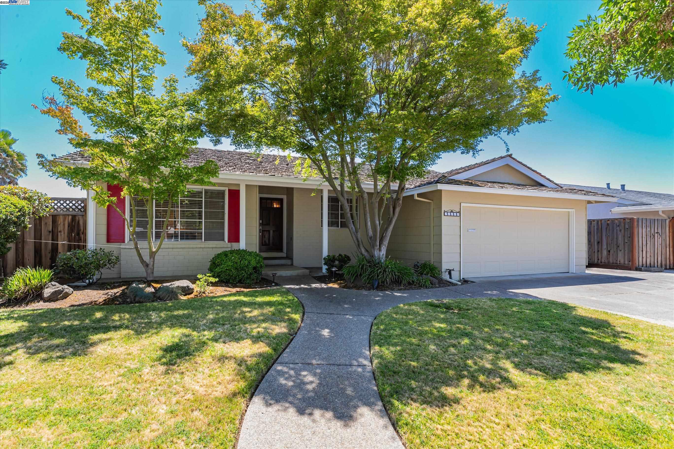 Detail Gallery Image 1 of 1 For 35515 Farnham Dr, Newark,  CA 94560 - 3 Beds | 2 Baths