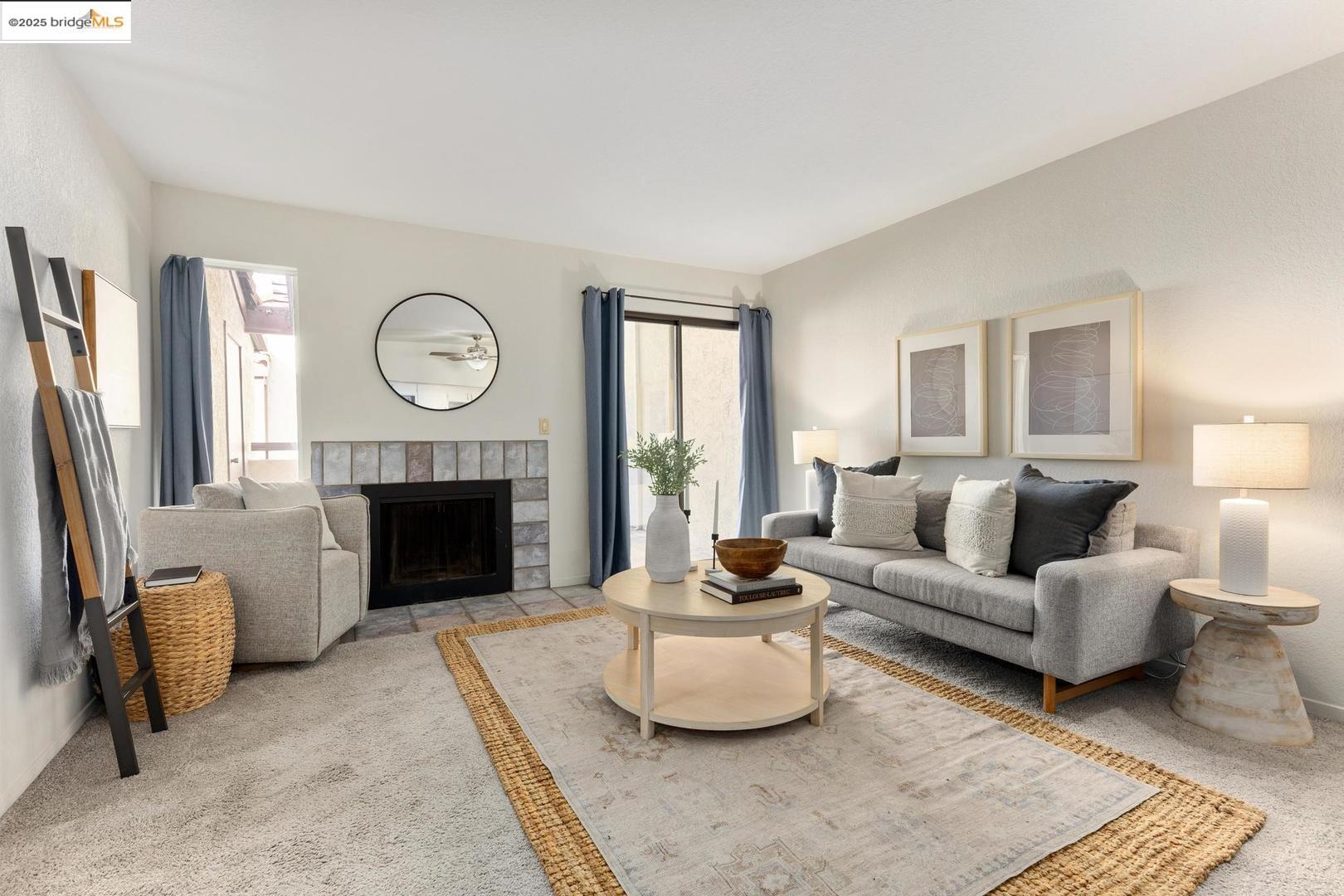 More Details about MLS # 41081890 : 1391 MONUMENT BLVD APT 8