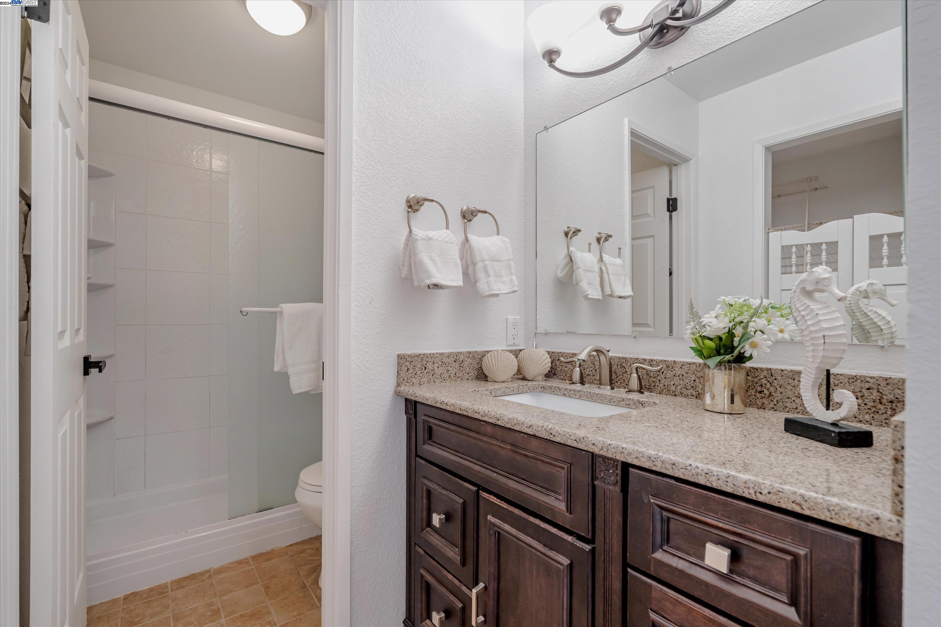 Detail Gallery Image 34 of 47 For 2573 Village Dr, Union City,  CA 94587 - 3 Beds | 2/1 Baths