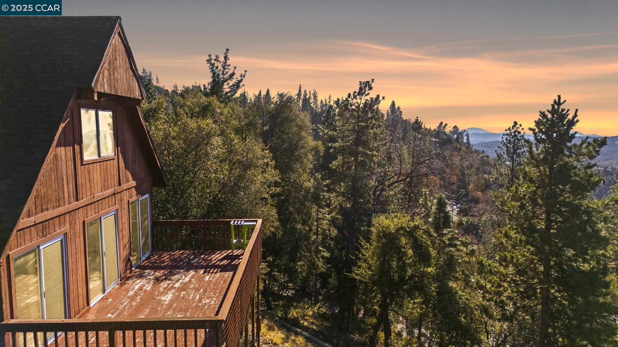 Detail Gallery Image 1 of 22 For 18957 Stag Circle, Tuolumne,  CA 95579-979 - 3 Beds | 3 Baths