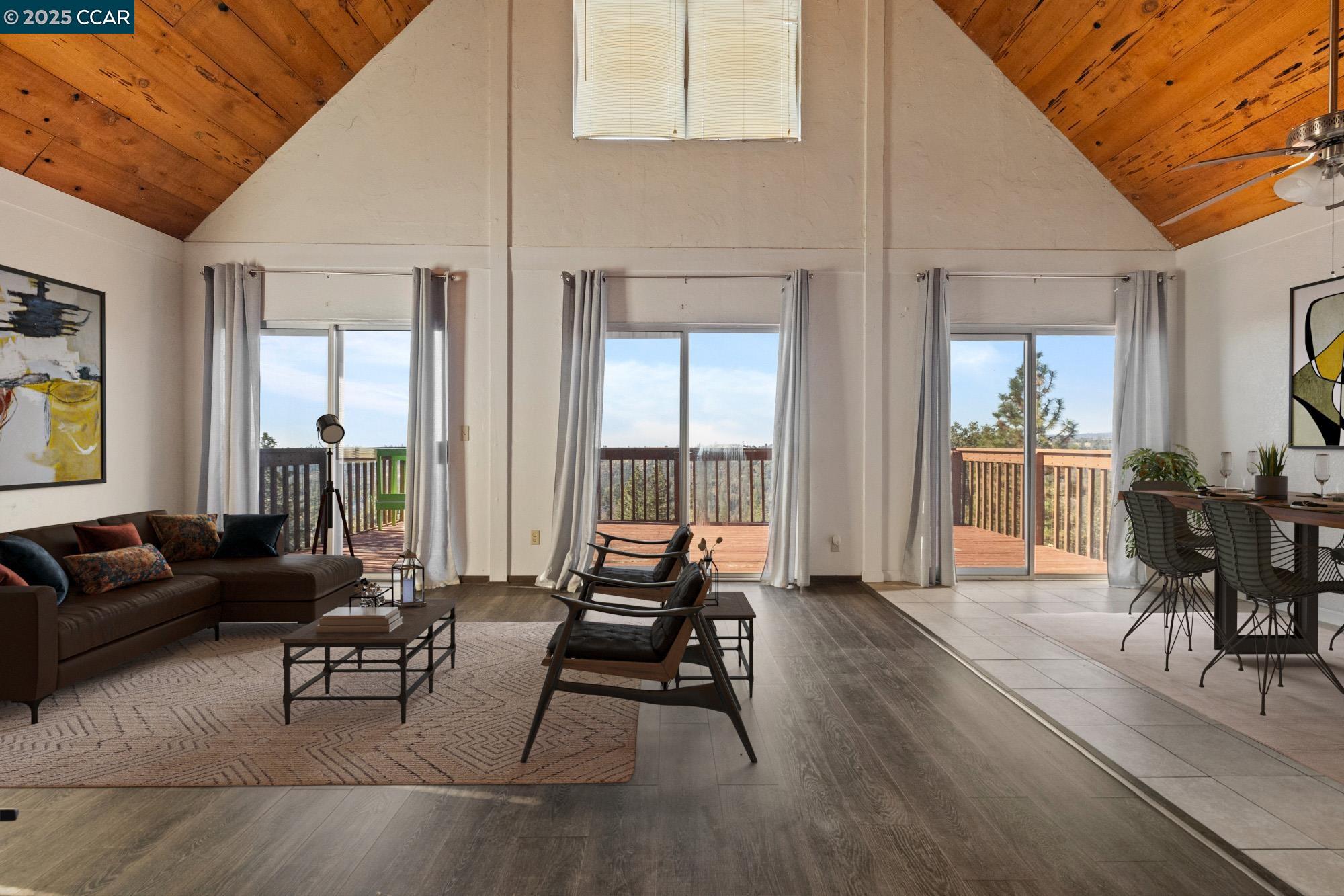 Detail Gallery Image 2 of 22 For 18957 Stag Circle, Tuolumne,  CA 95579-979 - 3 Beds | 3 Baths