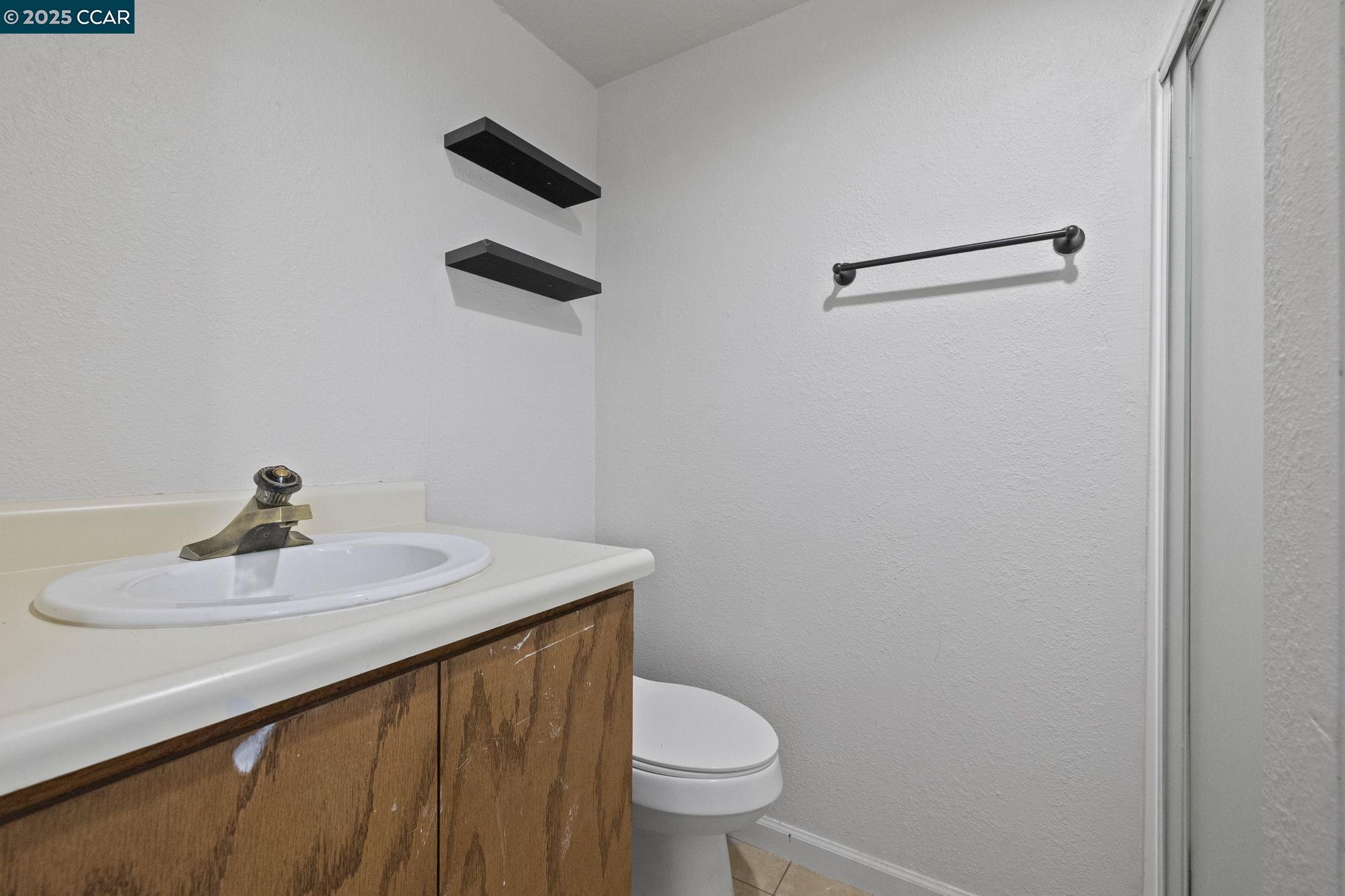 Detail Gallery Image 11 of 22 For 18957 Stag Circle, Tuolumne,  CA 95579-979 - 3 Beds | 3 Baths