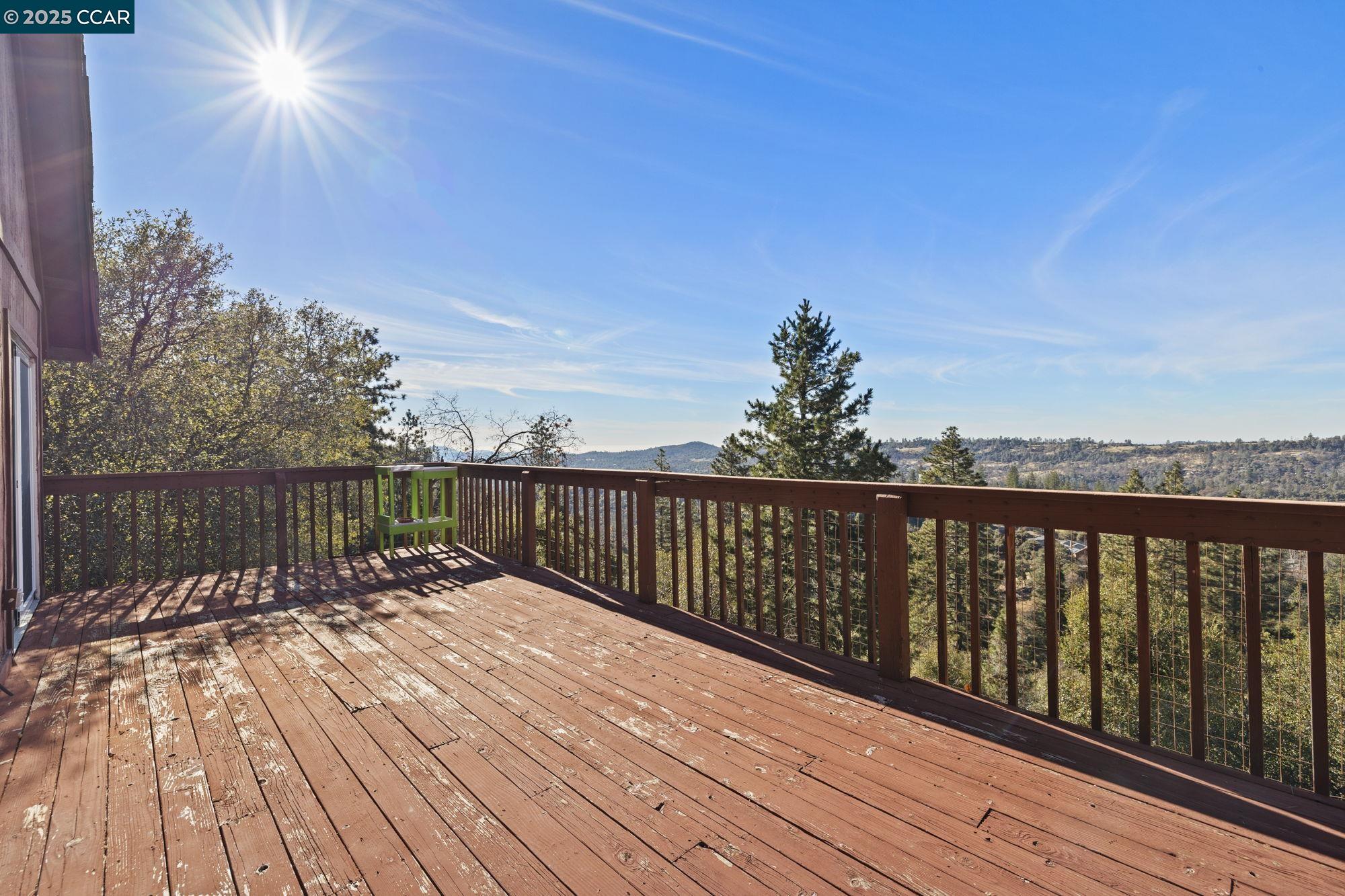 Detail Gallery Image 18 of 22 For 18957 Stag Circle, Tuolumne,  CA 95579-979 - 3 Beds | 3 Baths