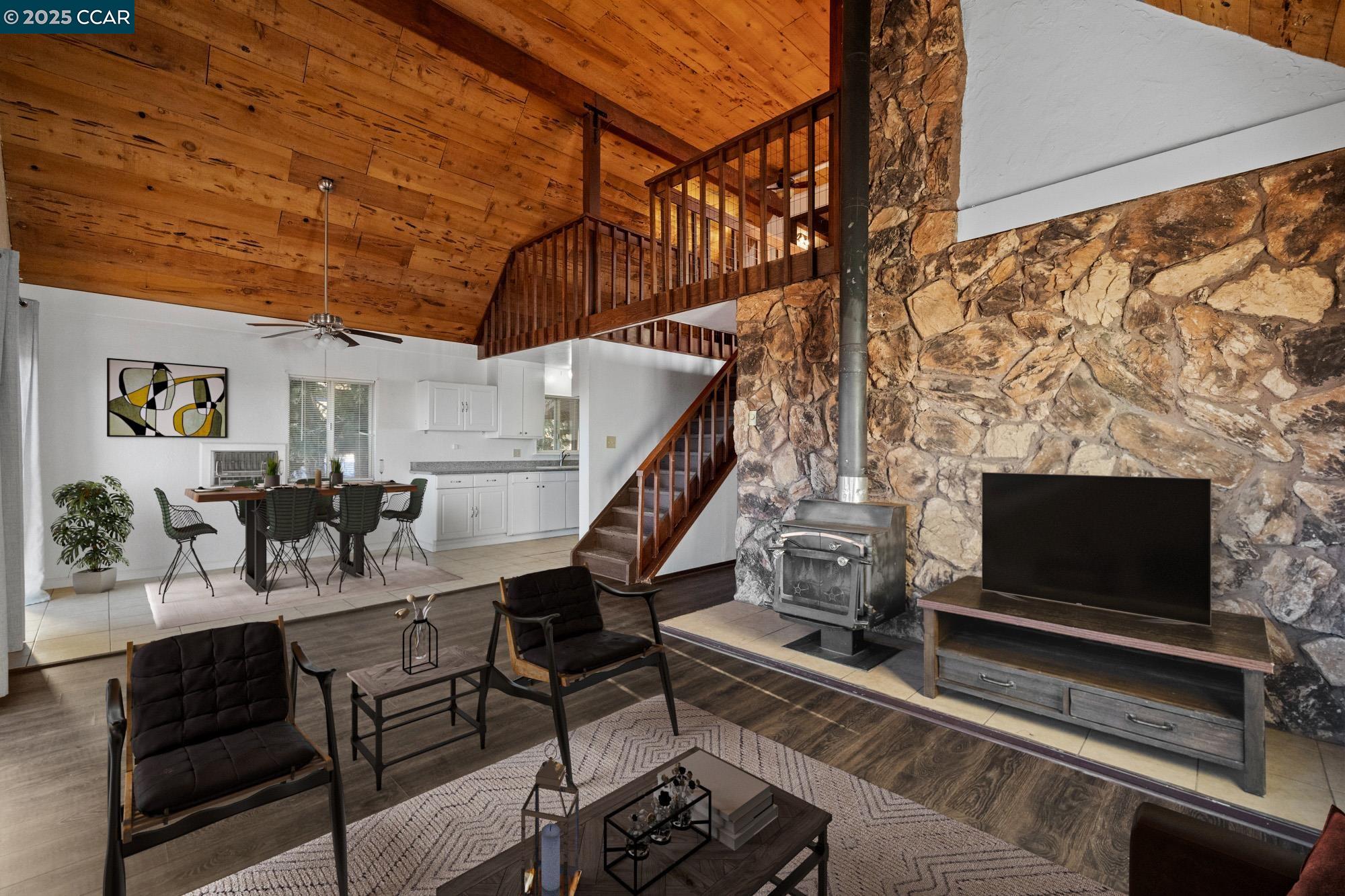 Detail Gallery Image 3 of 22 For 18957 Stag Circle, Tuolumne,  CA 95579-979 - 3 Beds | 3 Baths